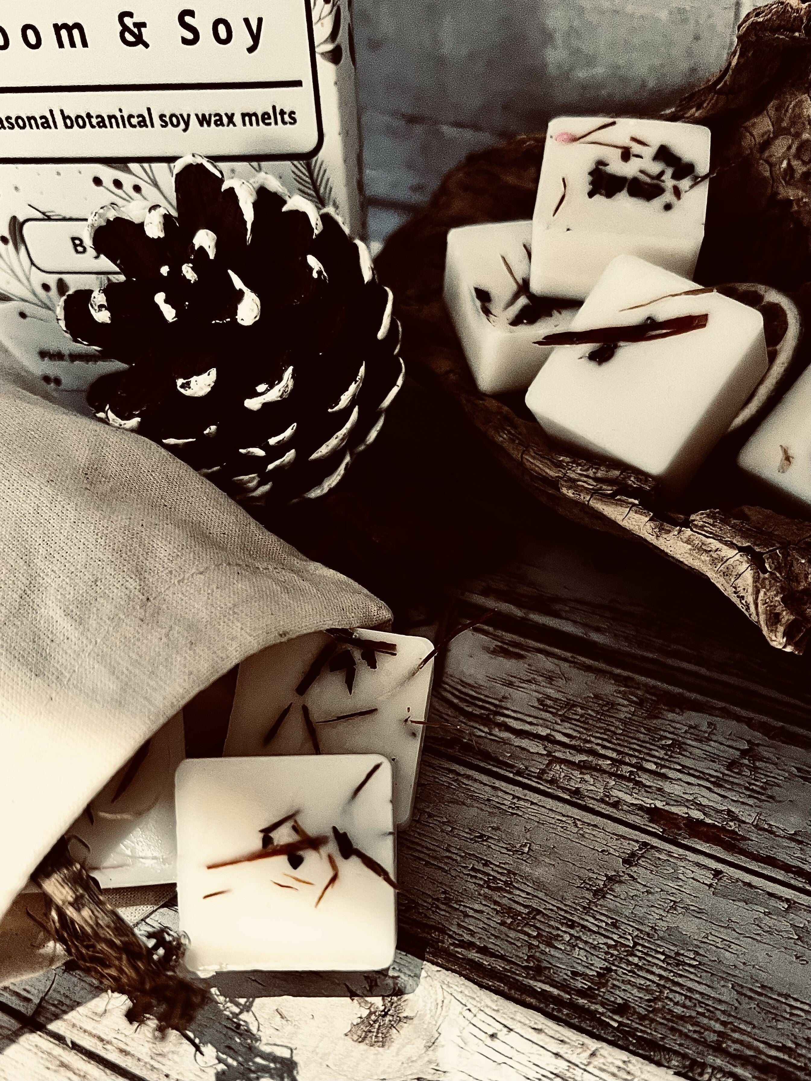 SIX BOTANICAL SOY WAX MELTS IN GIFT BOX