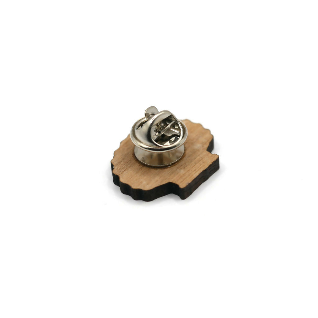 Scallop Shell Pin Badge