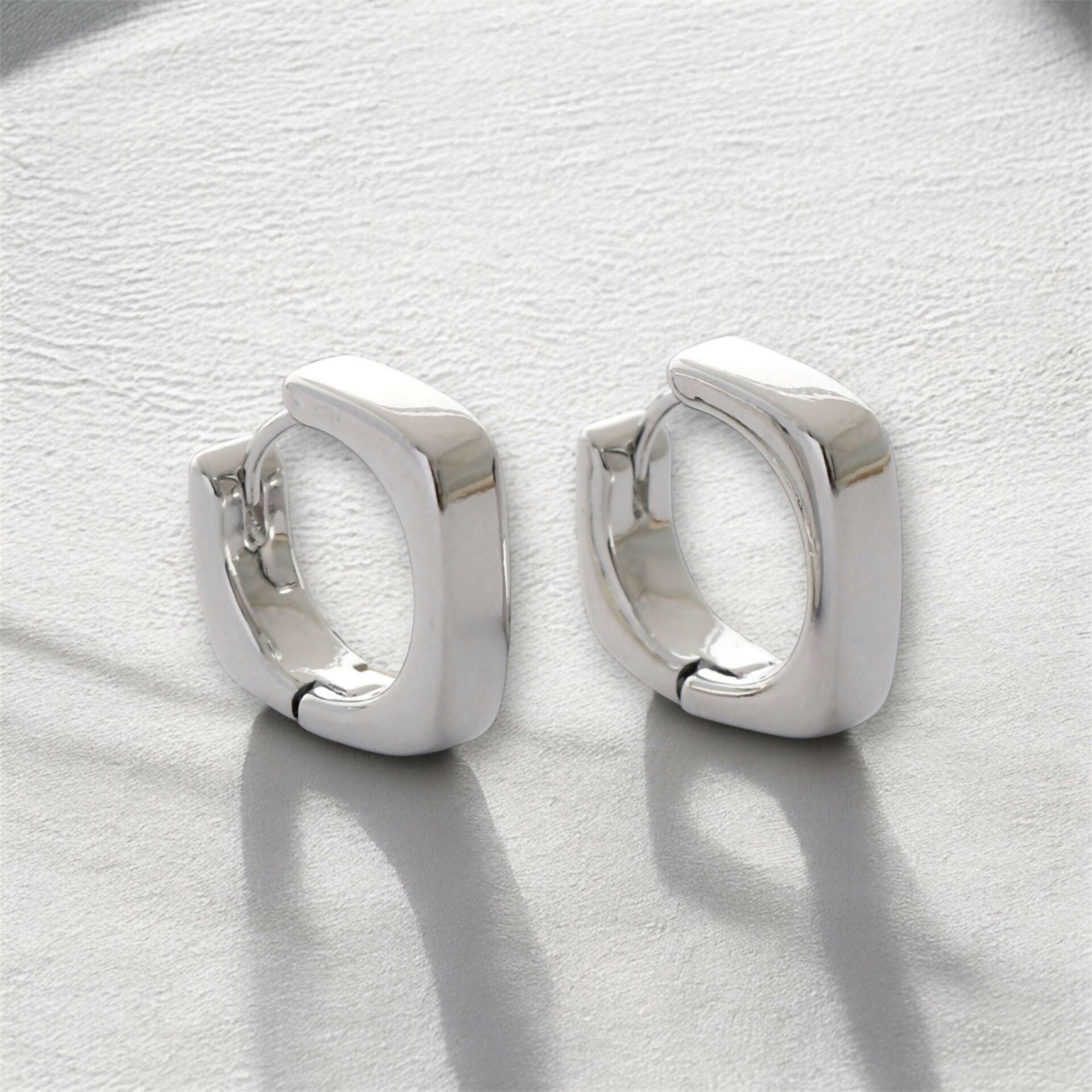 SQUARE HOOPS SILVER MAIN