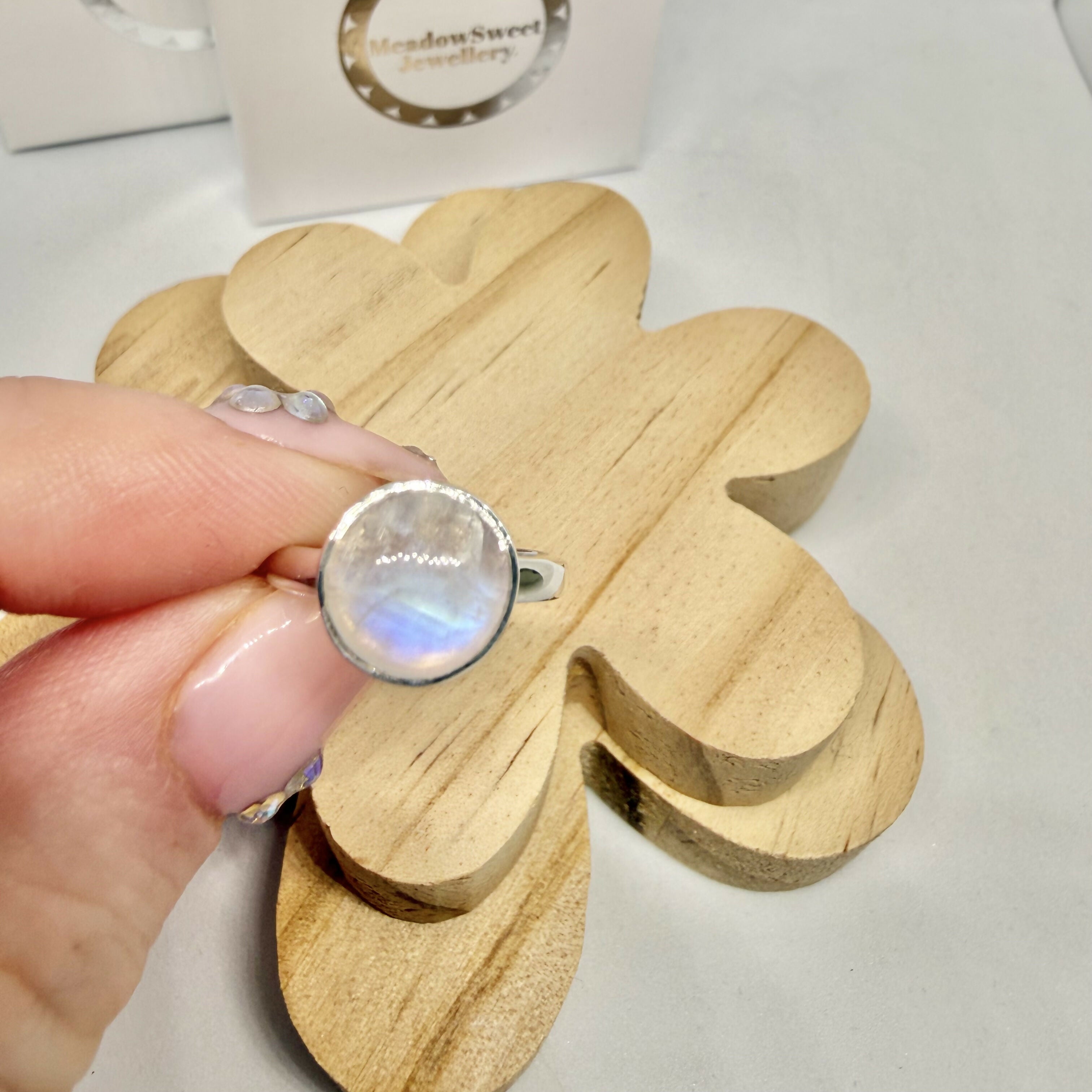 WHITE MOONSTONE ROUND RING SIZE L