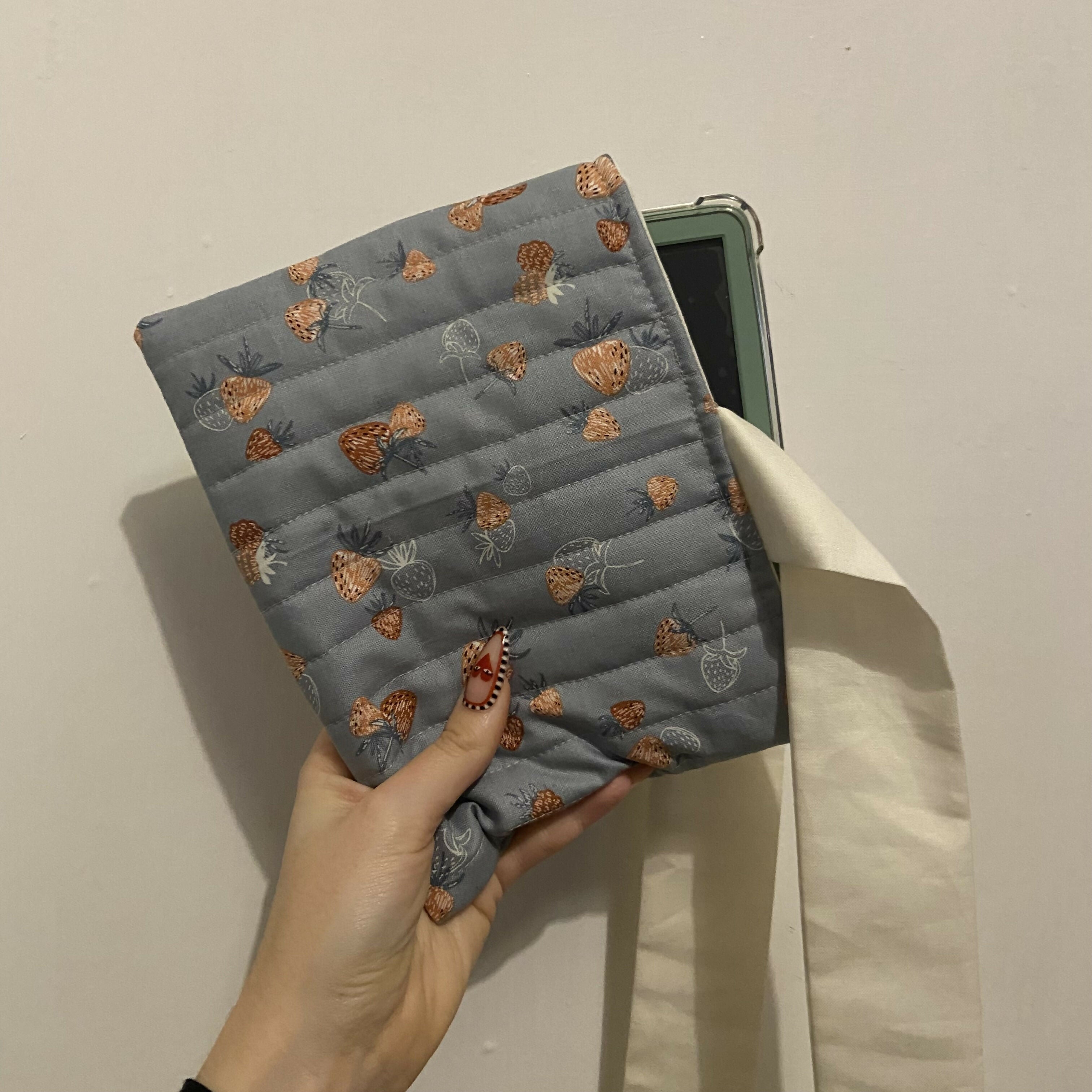 Spring Kindle Pouch