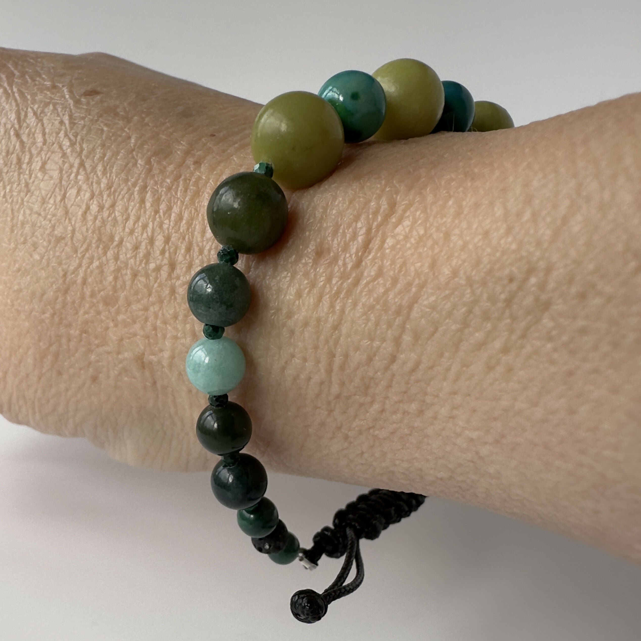 UNISEX HEALING CRYSTAL HEART CHAKRA BRACELET WITH AROMATHERAPY BEADS