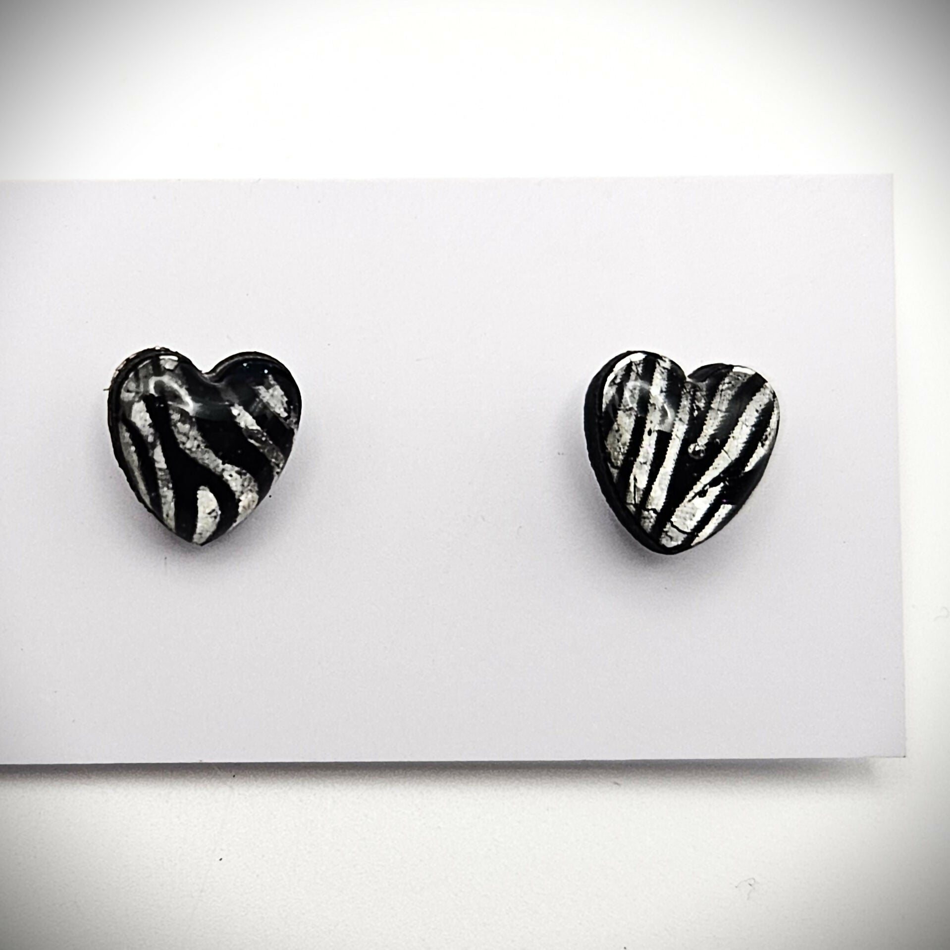CHARMING HEART SHAPED STUD EARRINGS