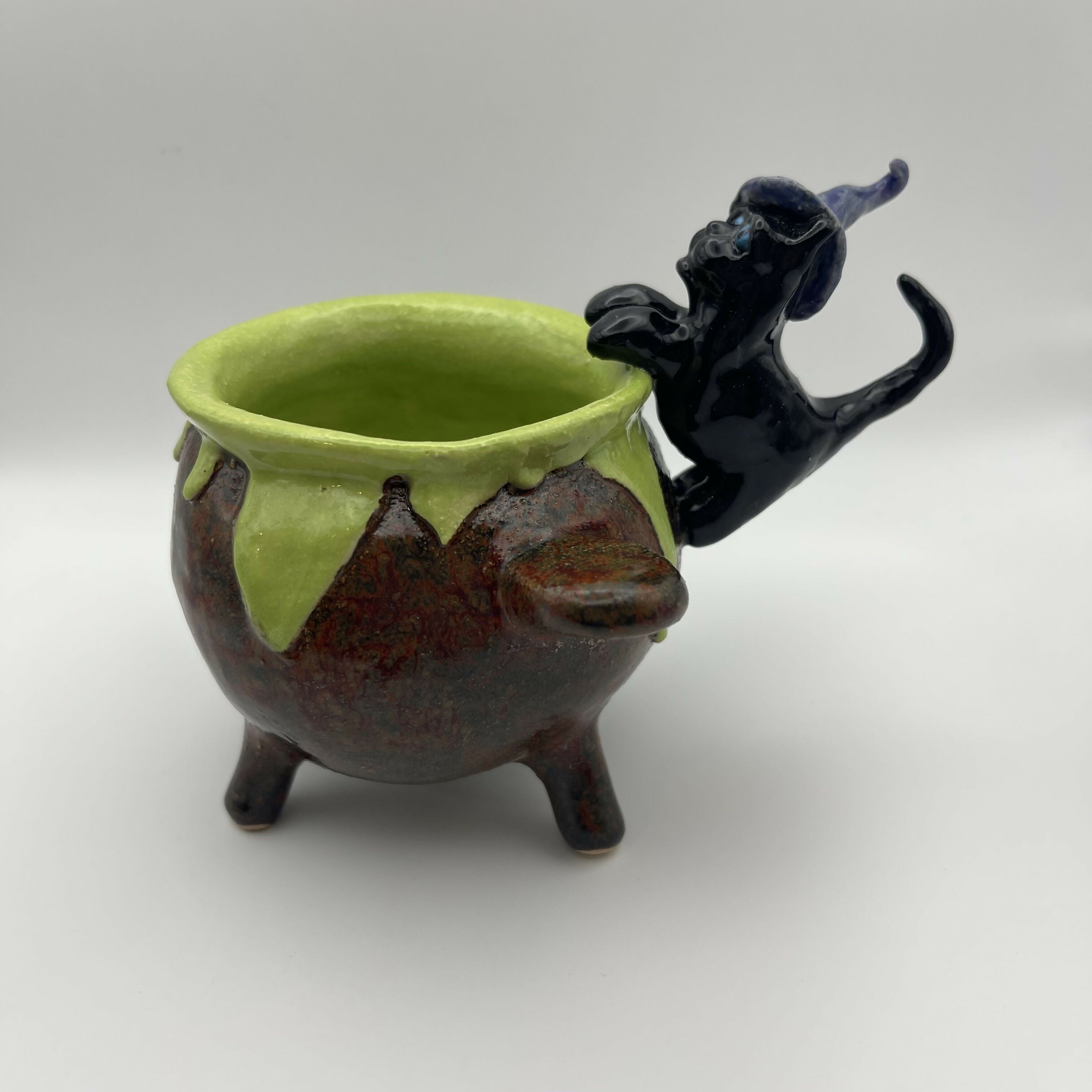Witches Cat Cauldron