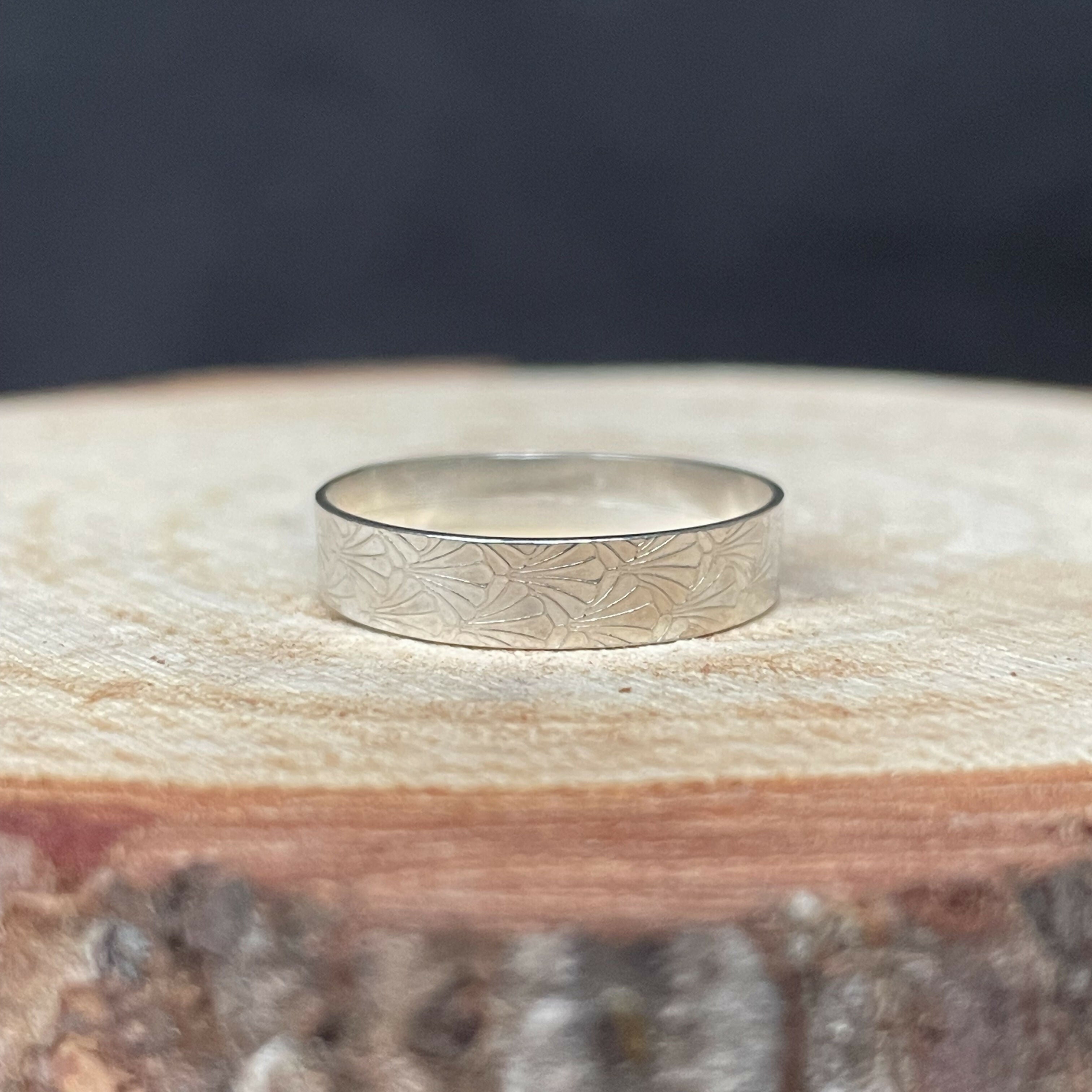 Sterling Silver Patterned Ring (Size S)