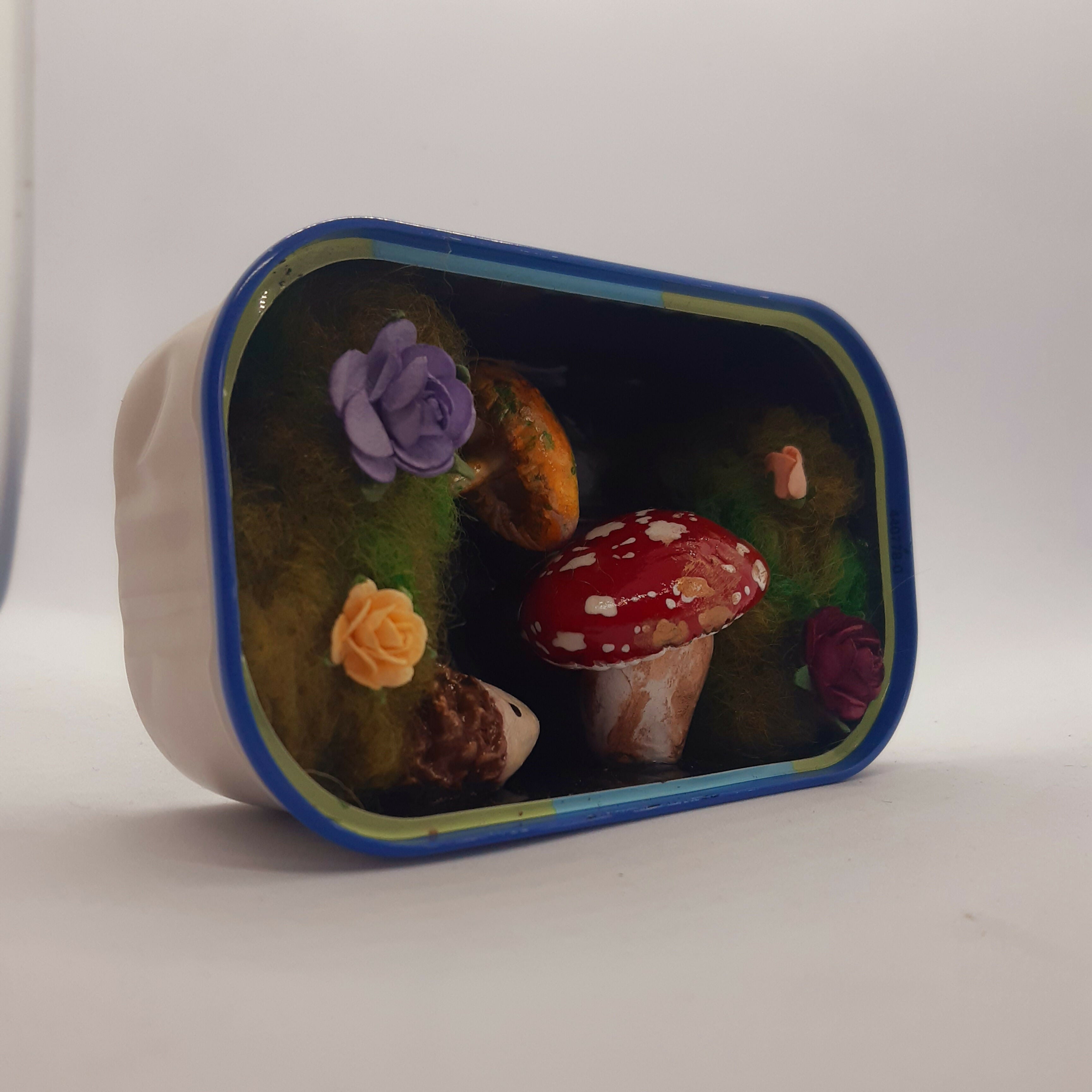 Toadstool and Hedgehog Garden Diorama Tin Desk Pet/Buddy