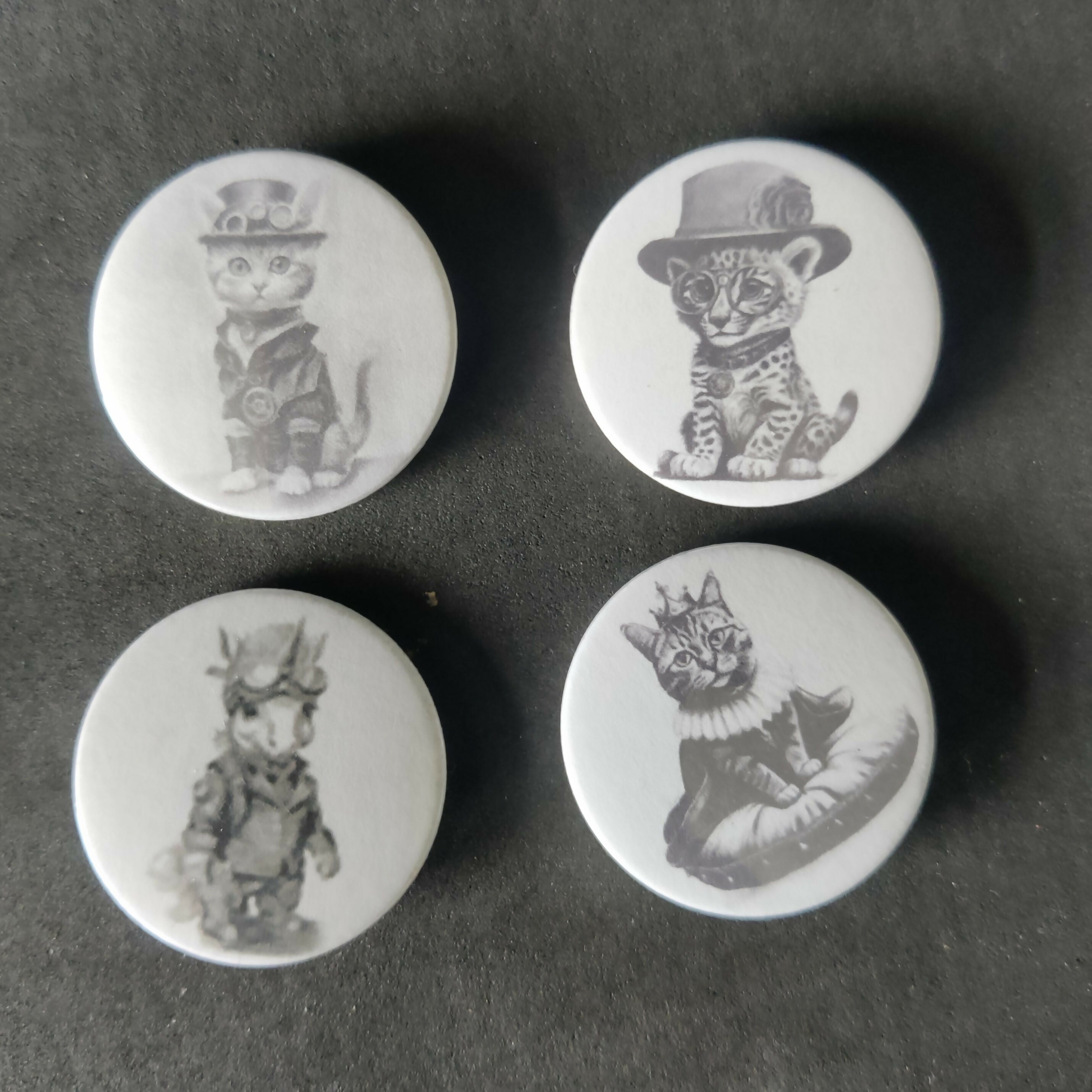 Animal Artwork Badges 36mm