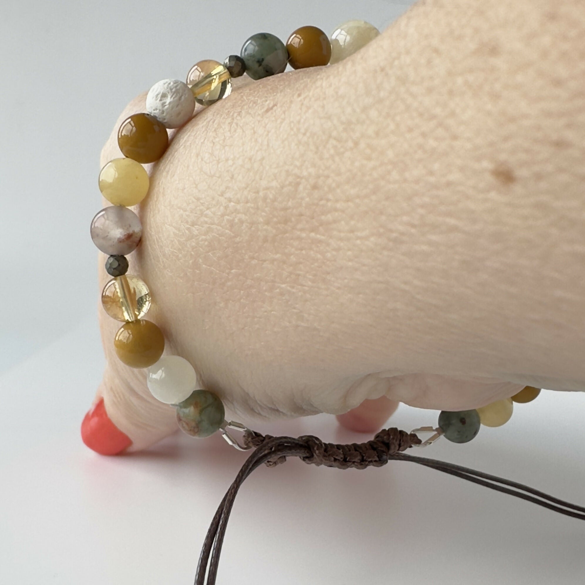 UNISEX HEALING CRYSTAL SOLAR PLEXUS CHAKRA BRACELET WITH AROMATHERAPY BEADS