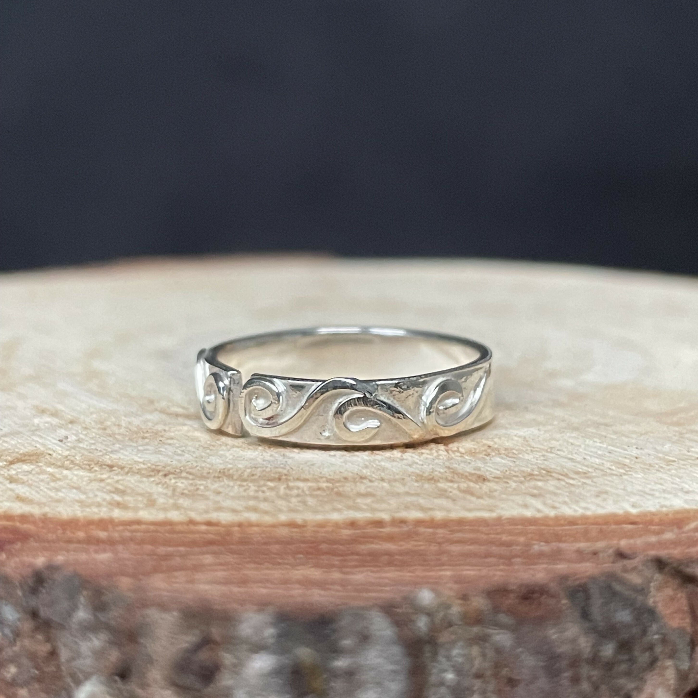 Sterling Silver Open Ring with Filigree Details (Size N)