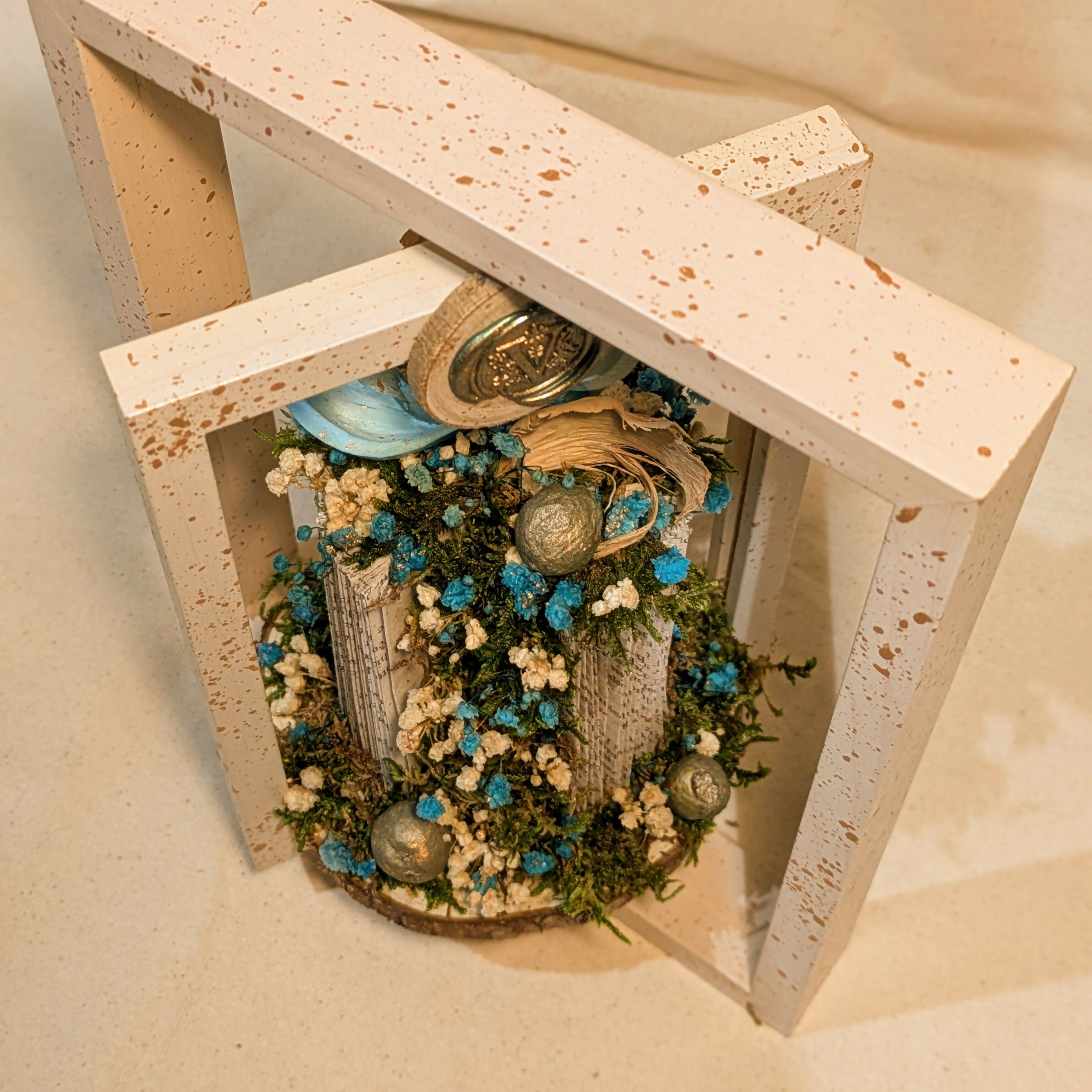 Mini Floral Arrangement on Spinning Frame