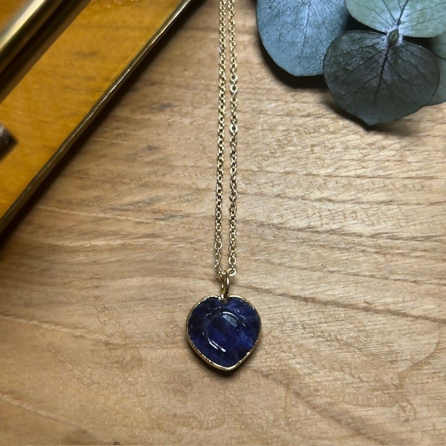 Lovely Gold Plated Carved Sapphire Heart Pendant Necklace