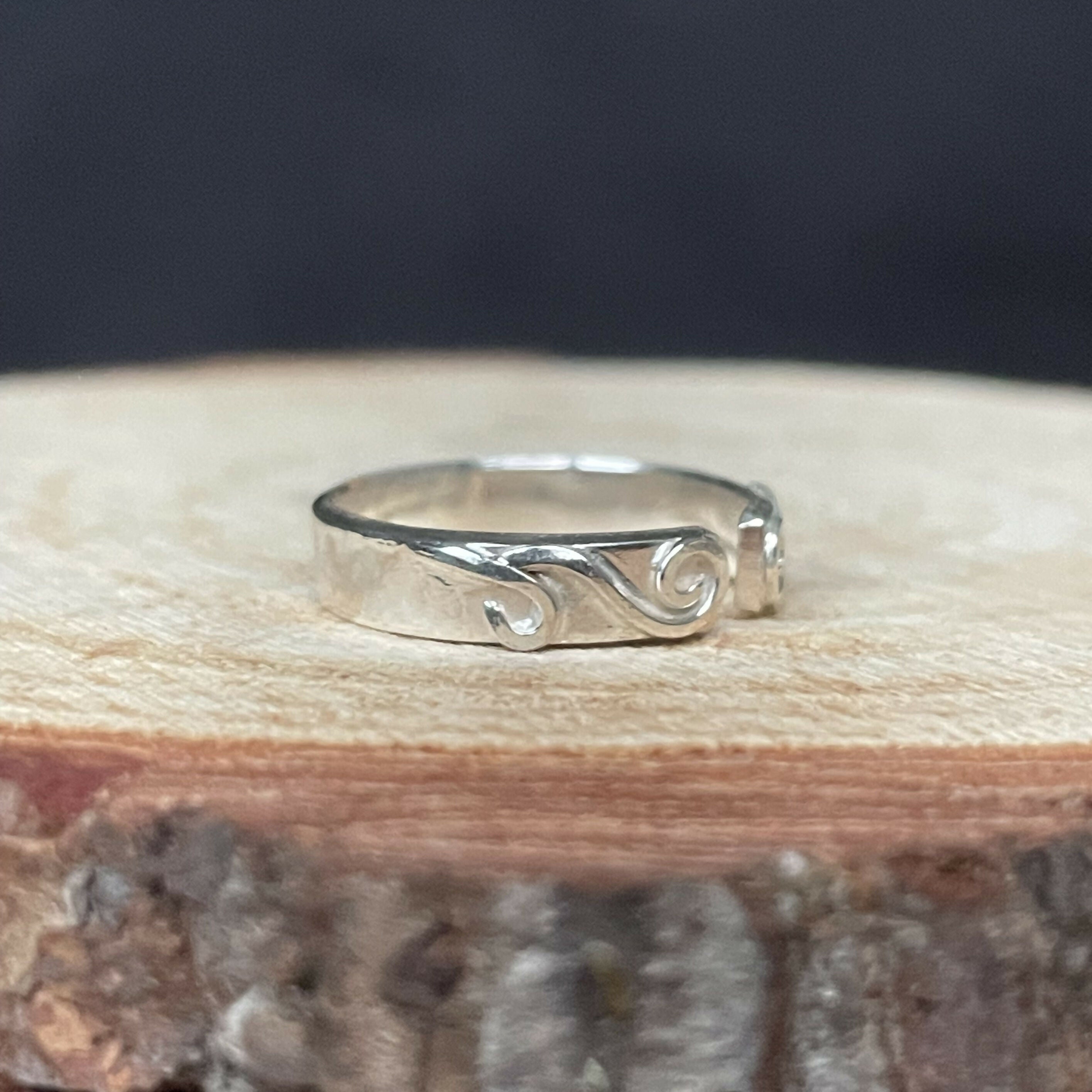 Sterling Silver Open Ring with Filigree Details (Size L)