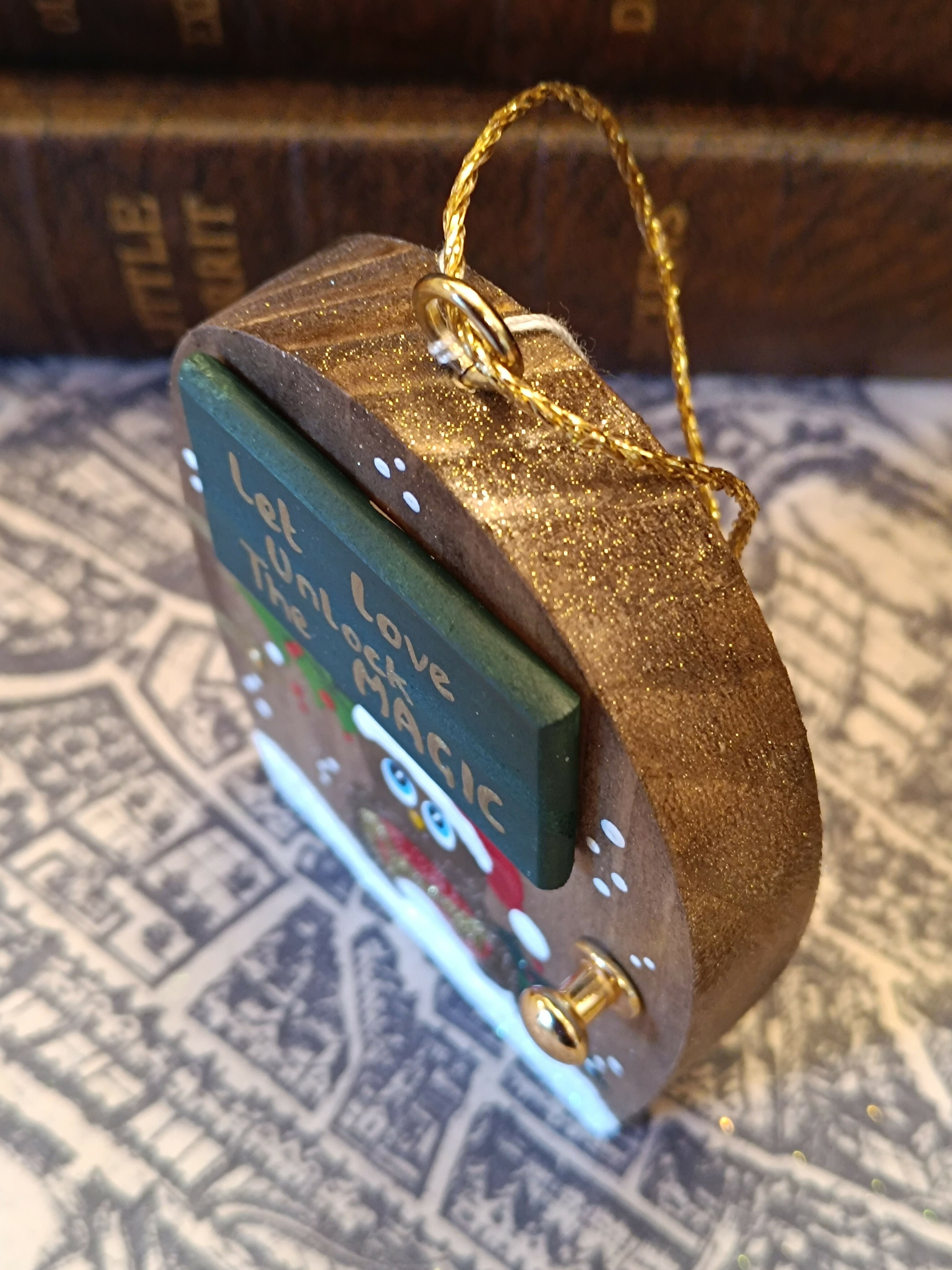 Handmade Wooden Robin Door Ornament – "Let Love Unlock The MAGIC" Cute Christmas Tree Decoration & Festive Keepsake Gift