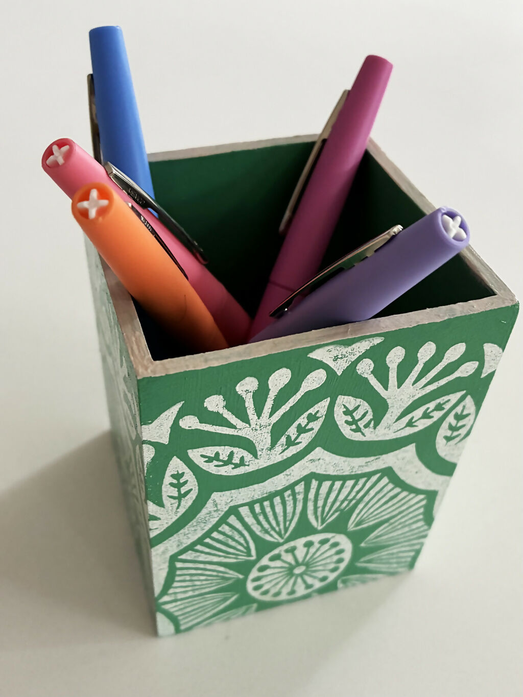 Hand-printed Green and White Pen Ppot