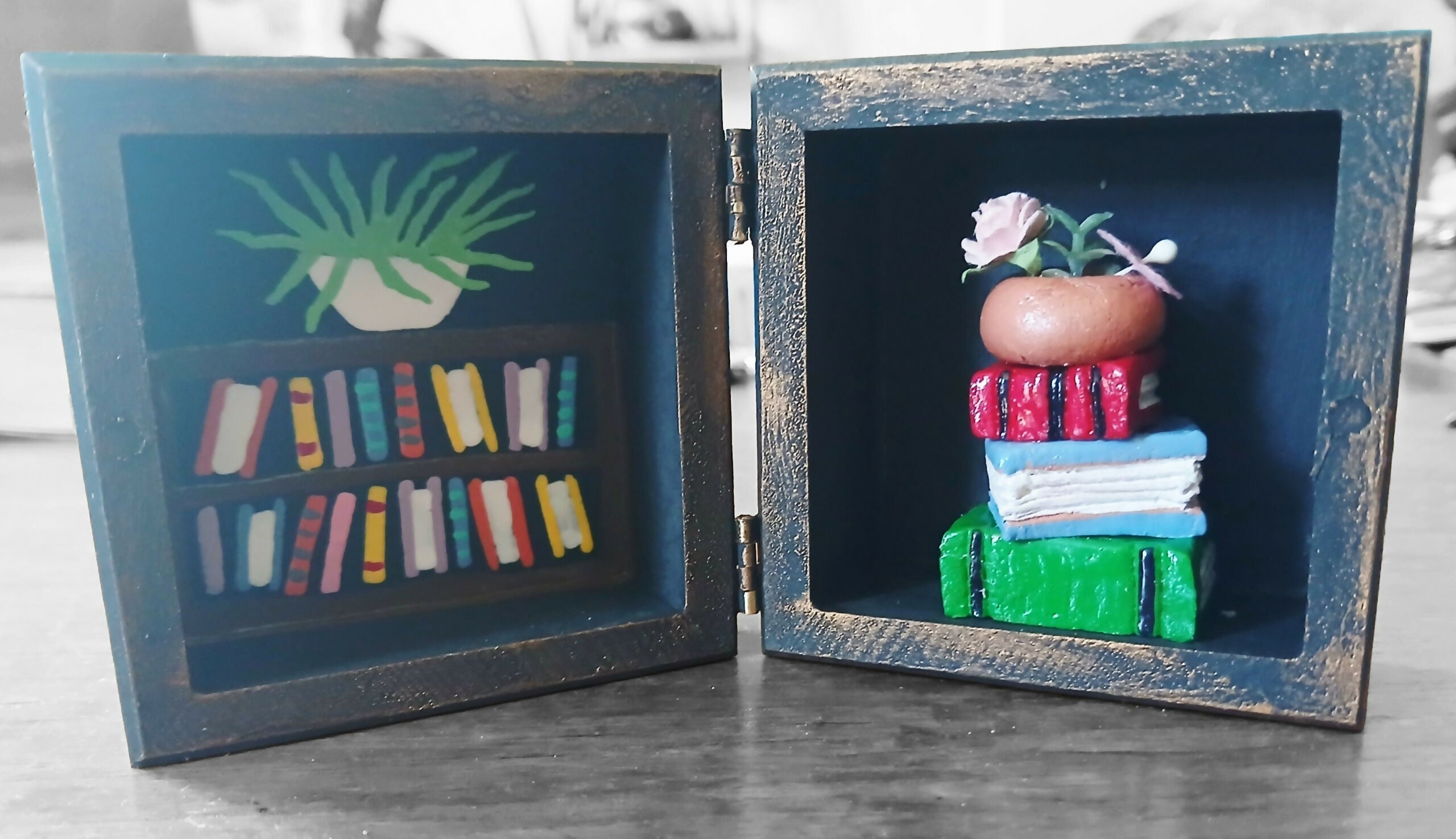 Square Bookcase Diorama Box