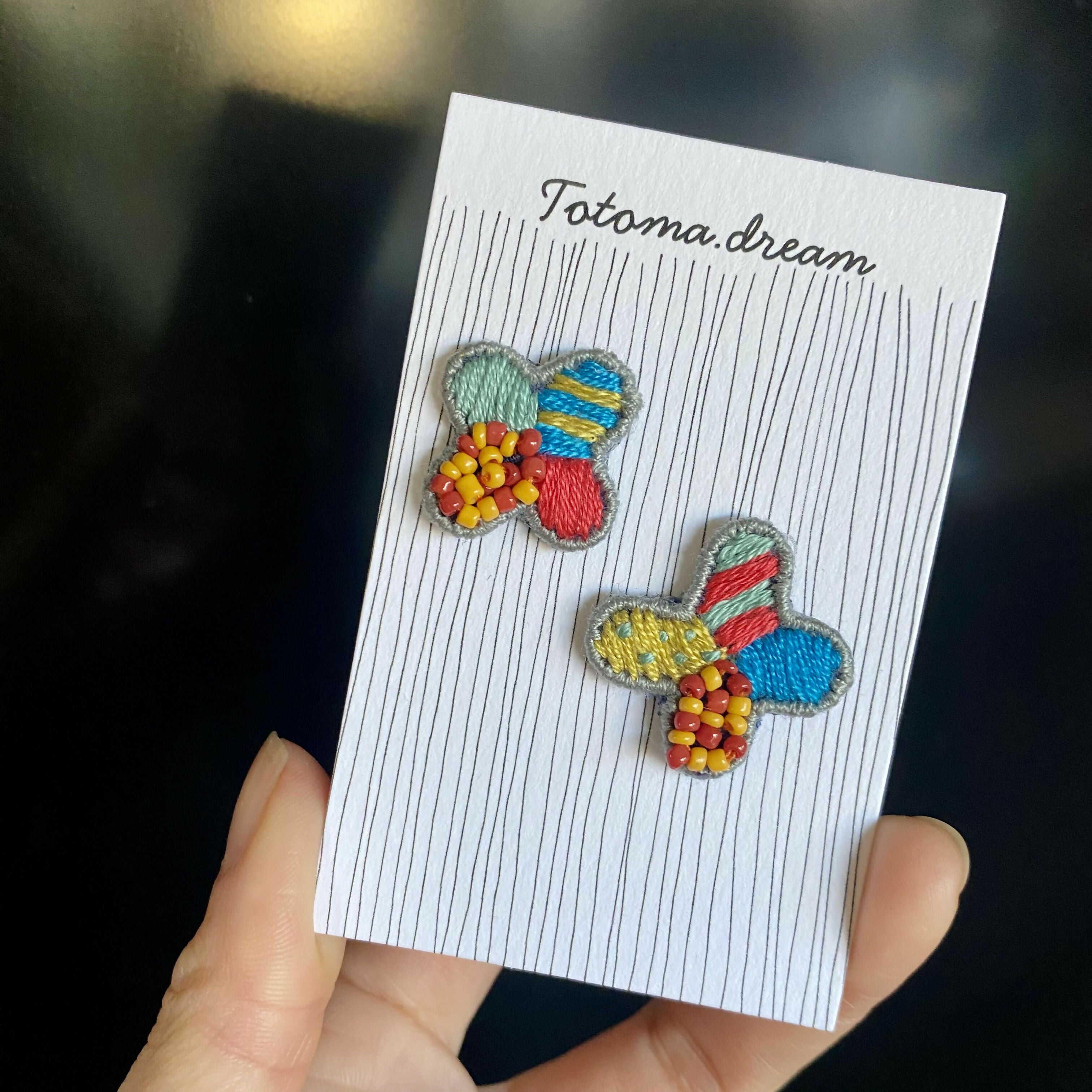 Embroidery Earrings (Petal)