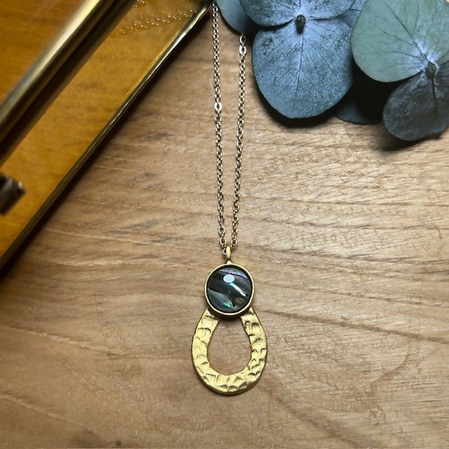 Lovely Gold Plated Abalone Shell Pendant Necklace