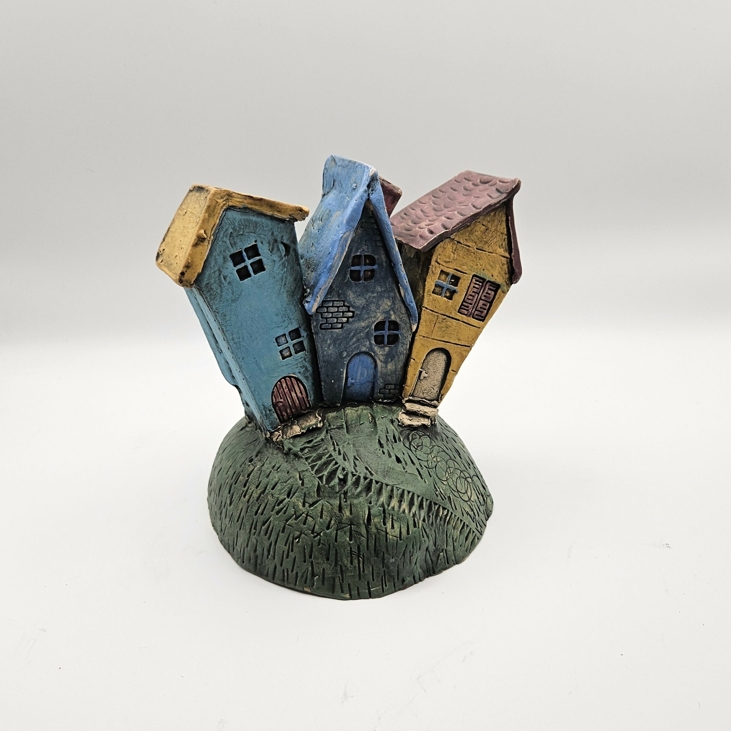 RUSTIC CERAMIC TOWNHOUSE ON HILL