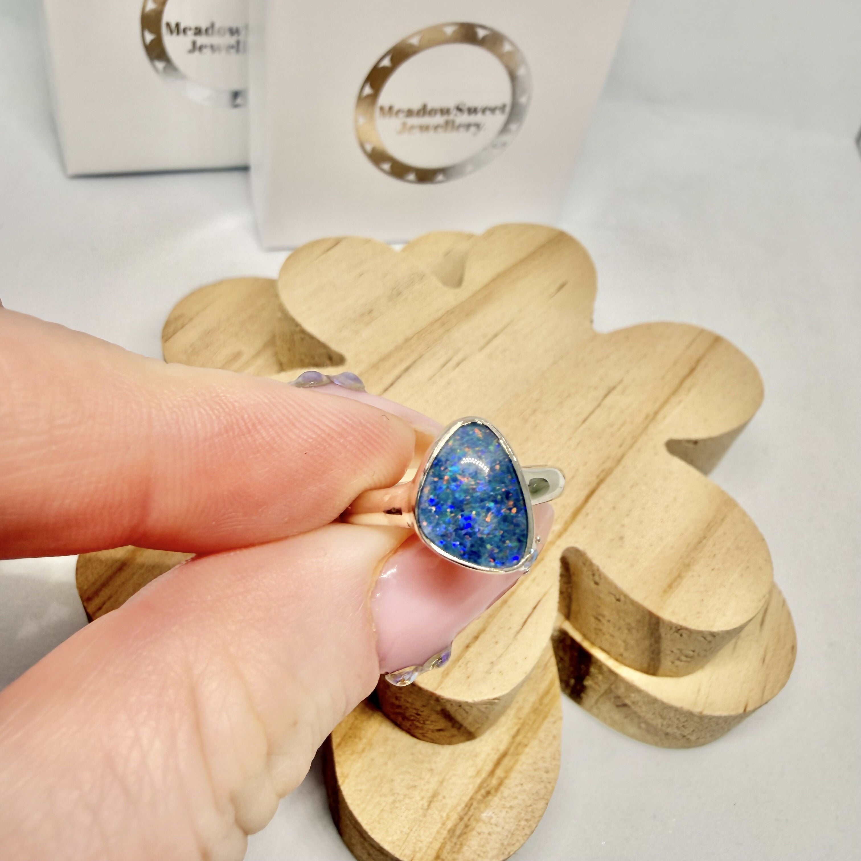 AUSTRALIAN OPAL RING SIZE M