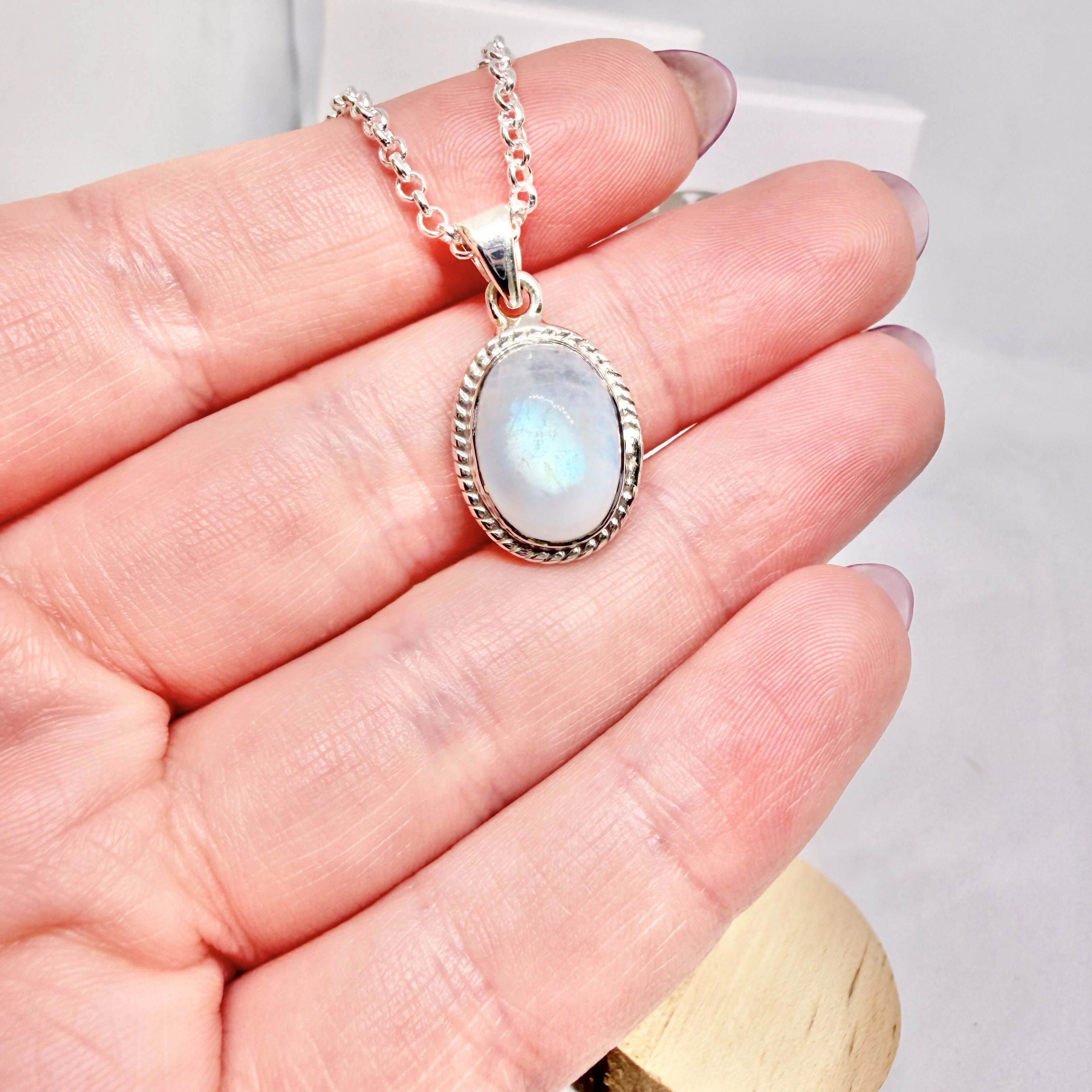 BLUE MOONSTONE OVAL NECKLACE