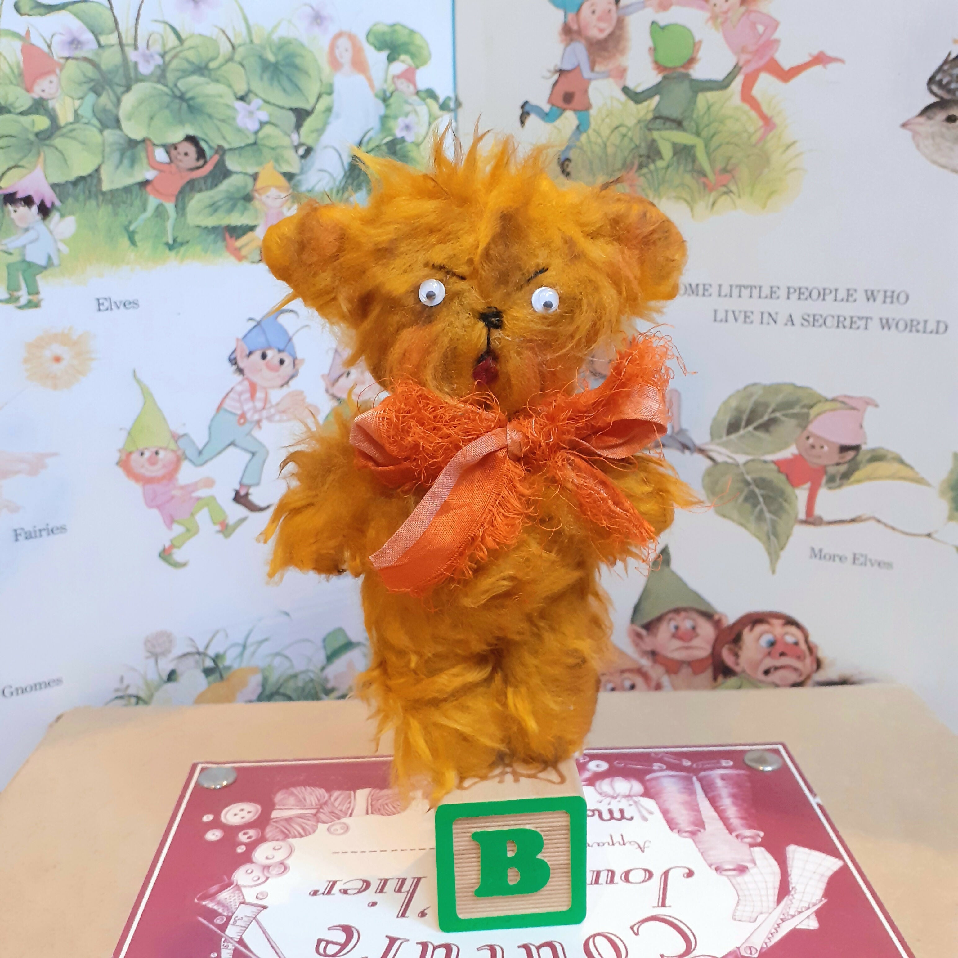 Stern Fluffy Teddy On Vintage Block Ornament