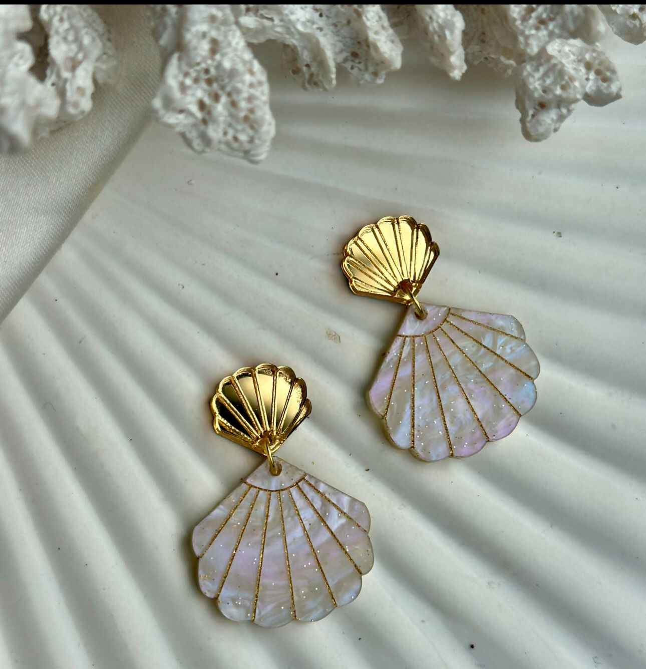 Engraved Clam Shell Earrings with stud