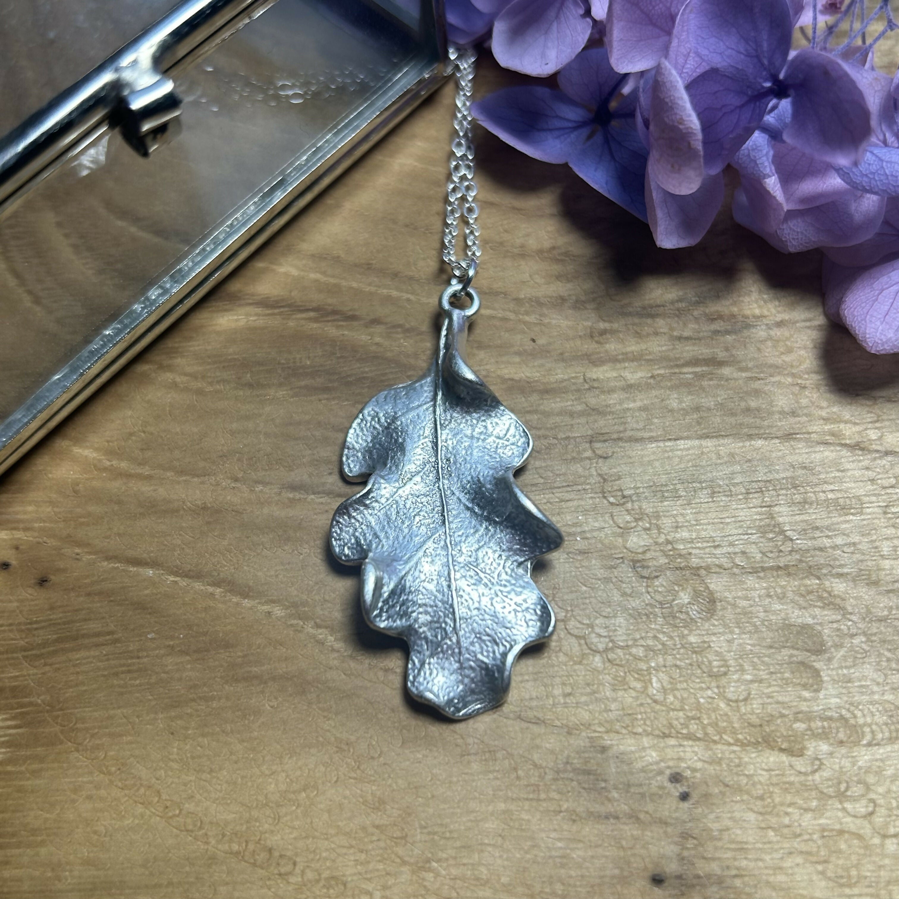 Lovely Silver Plated Leaf Pendant Necklace