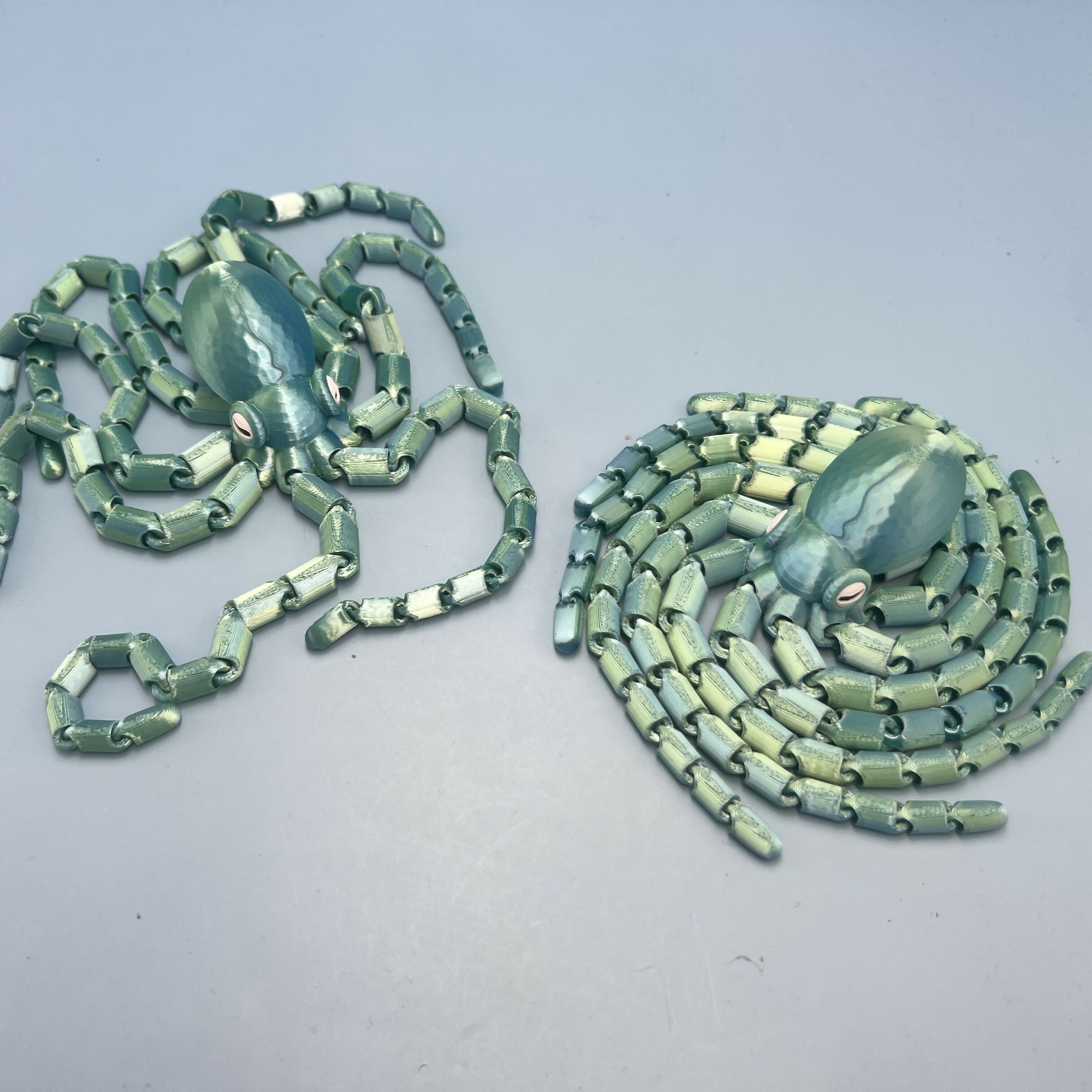 3D Printed LARGE: Articulated Sensory Fidget Animals friends Octopus Dark Metallic Rainbow /Ice pastel Rainbow / Metallic Blue 18cm