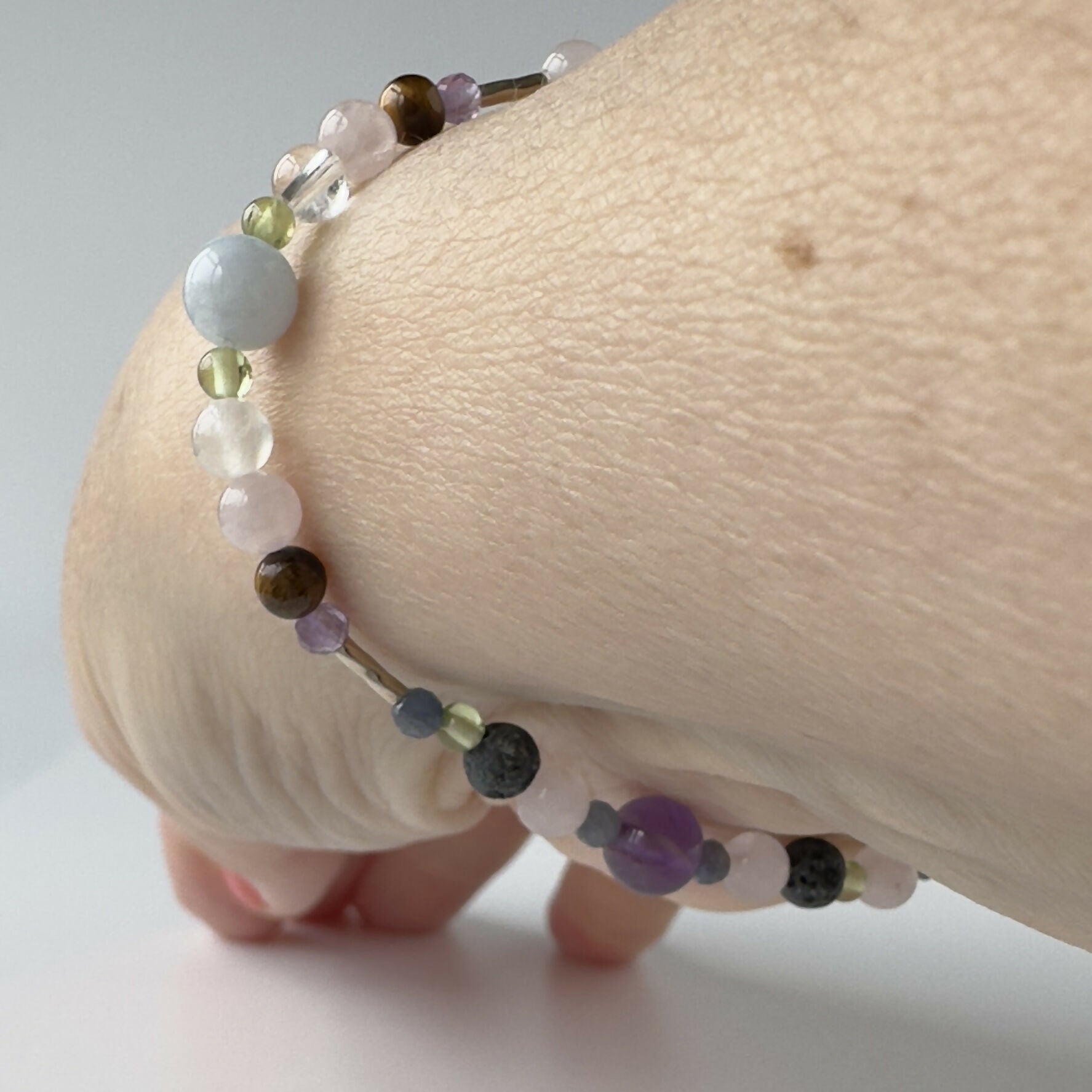 HEALING CRYSTAL & STERLING SILVER STRETCH BRACELET WITH AROMATHERAPY BEAD TO HELP WITH STRESS