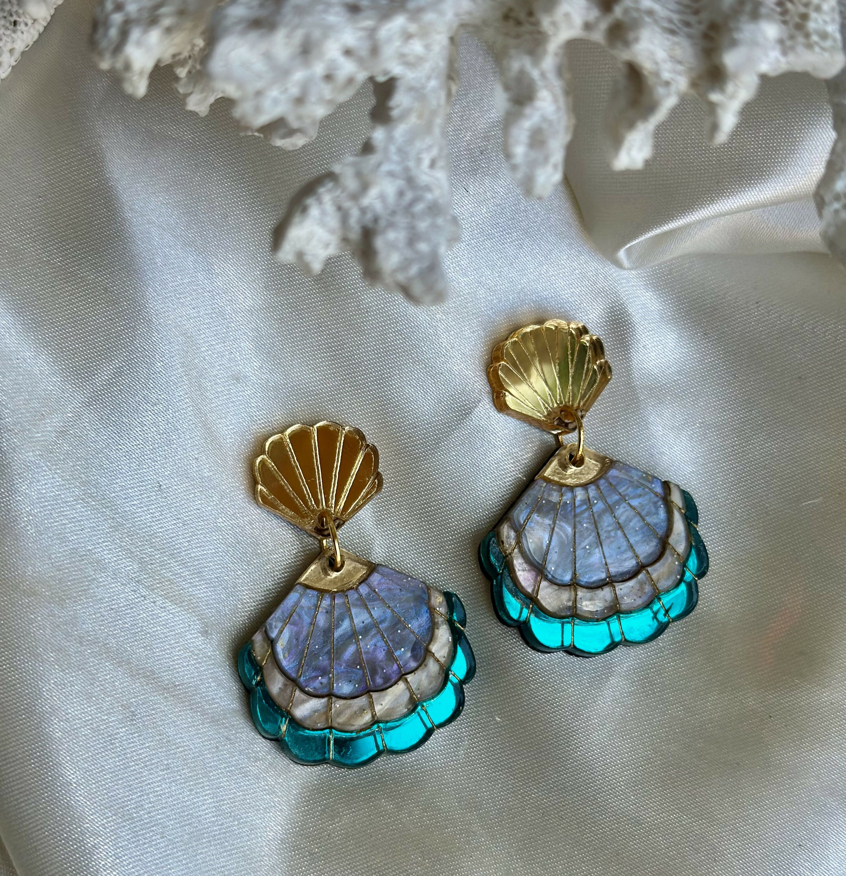 Multi layered scallop shell earrings with stud