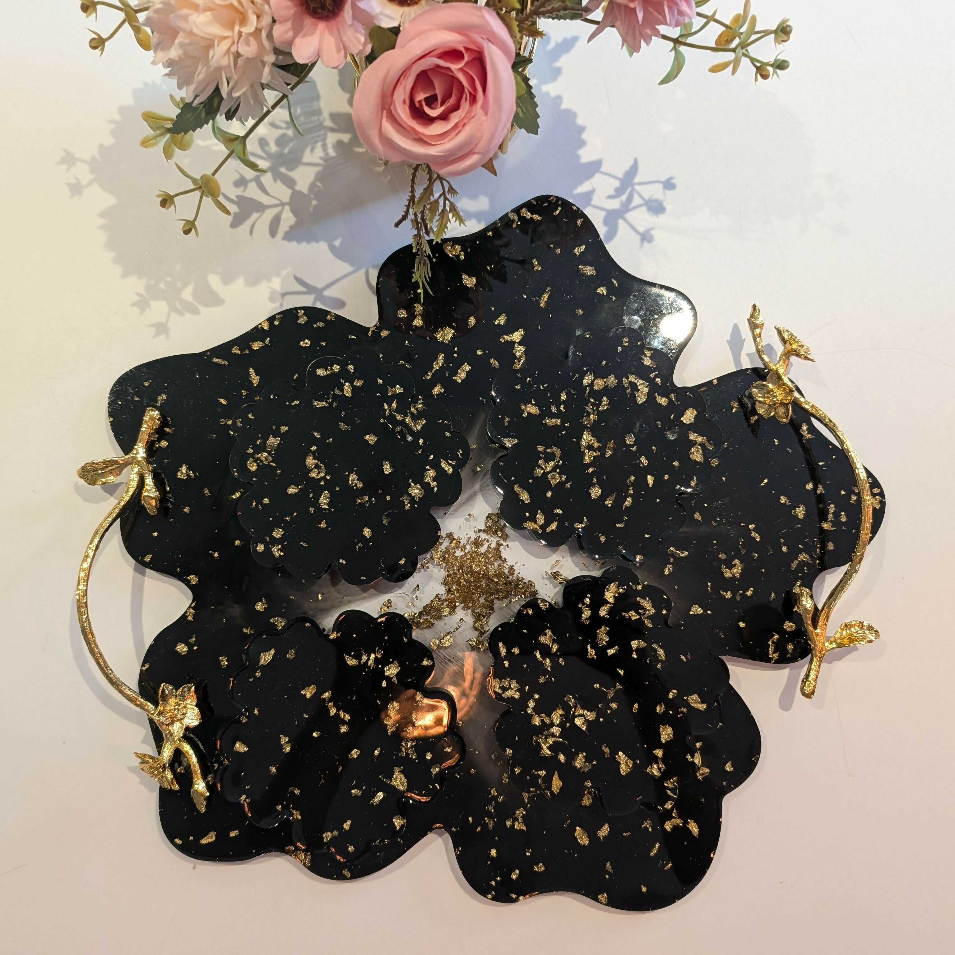 BEAUTIFUL BLACK AND GOLD TRAY SET WITH 4 COASTERS