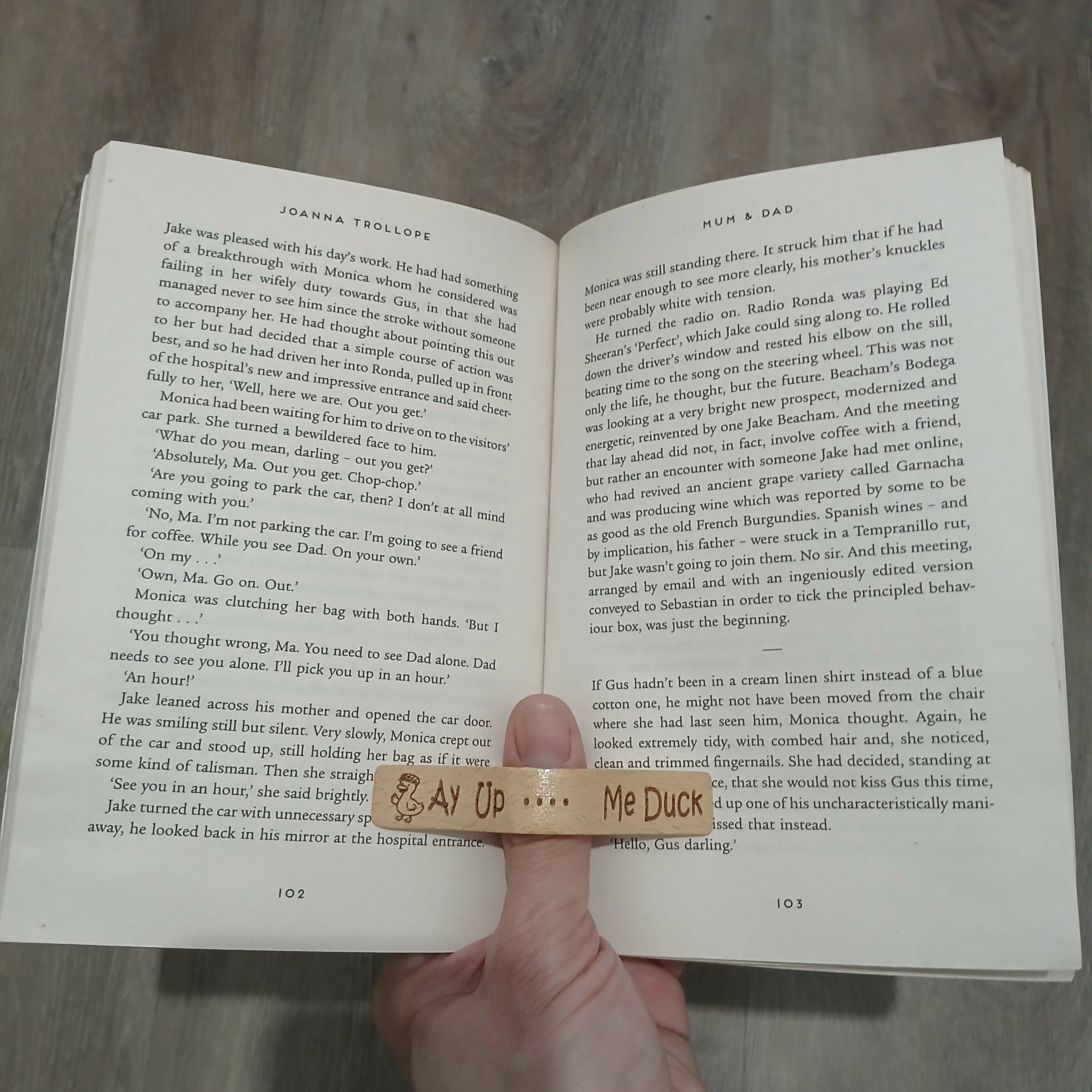Wooden Thumb Bookmark Book Holder - Ay Up Me Duck