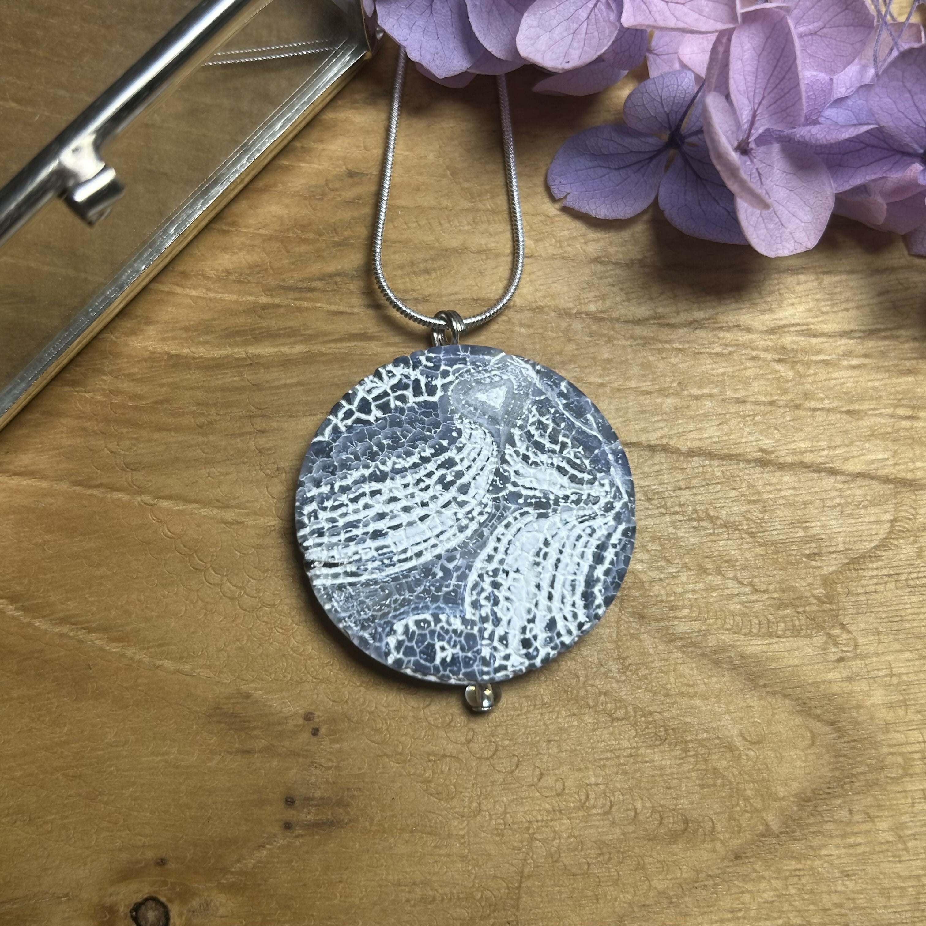 Stunning Agate Coin Pendant Necklace