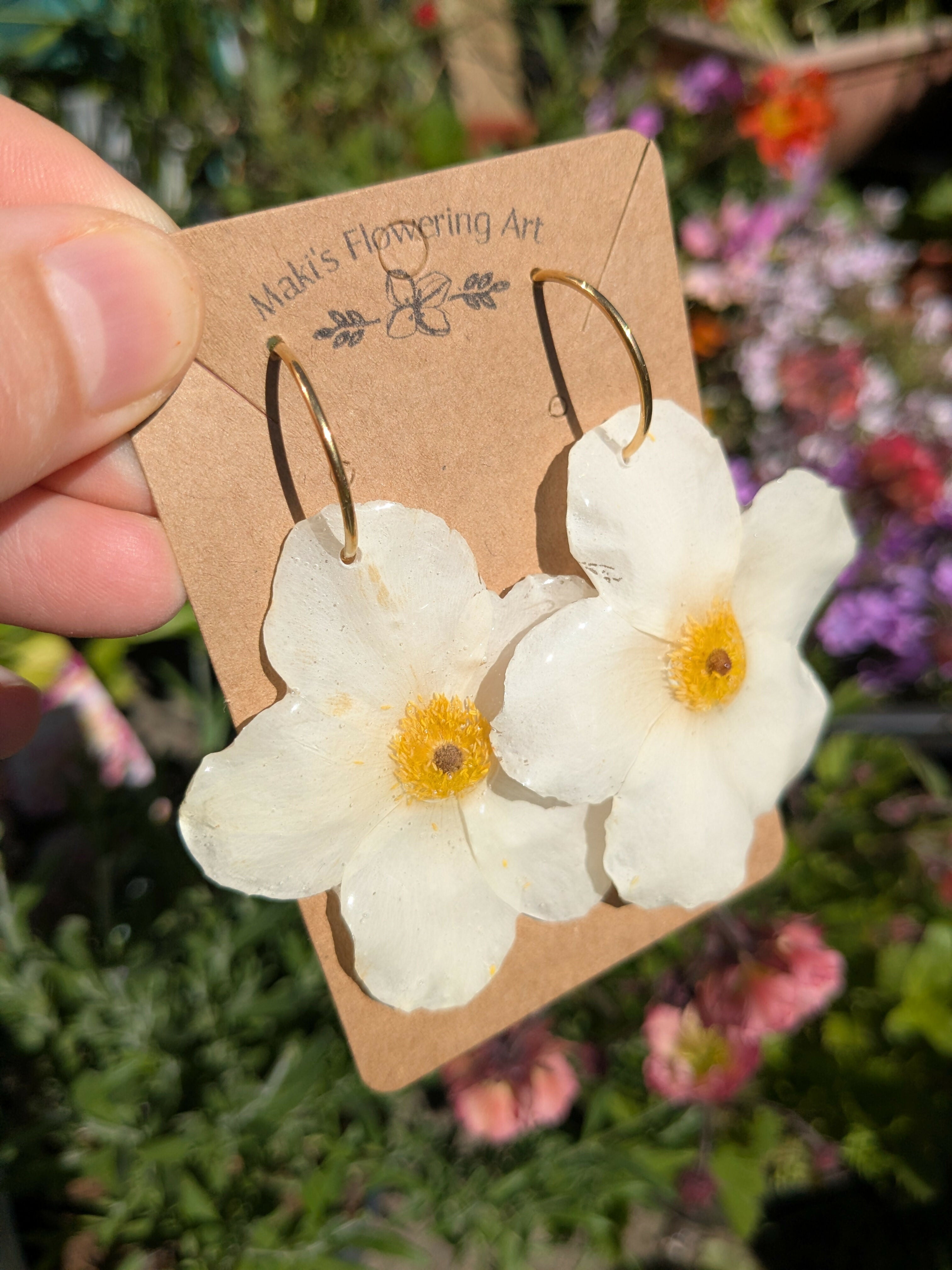 WHITE ANEMONE EARRINGS