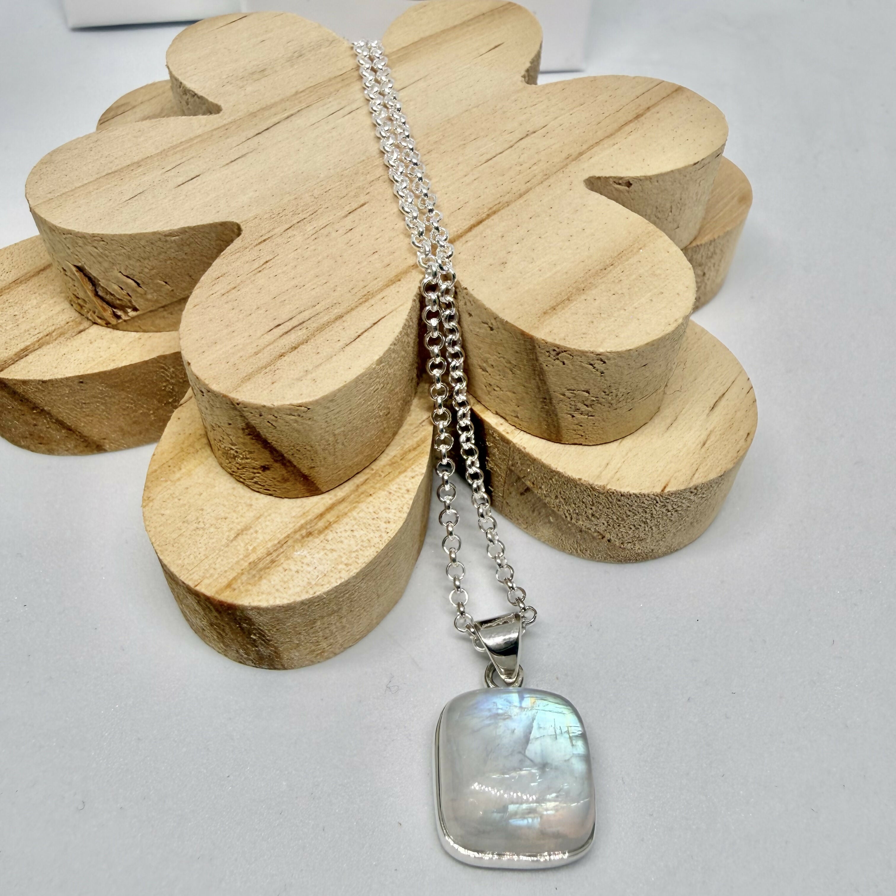 WHITE MOONSTONE NECKLACE
