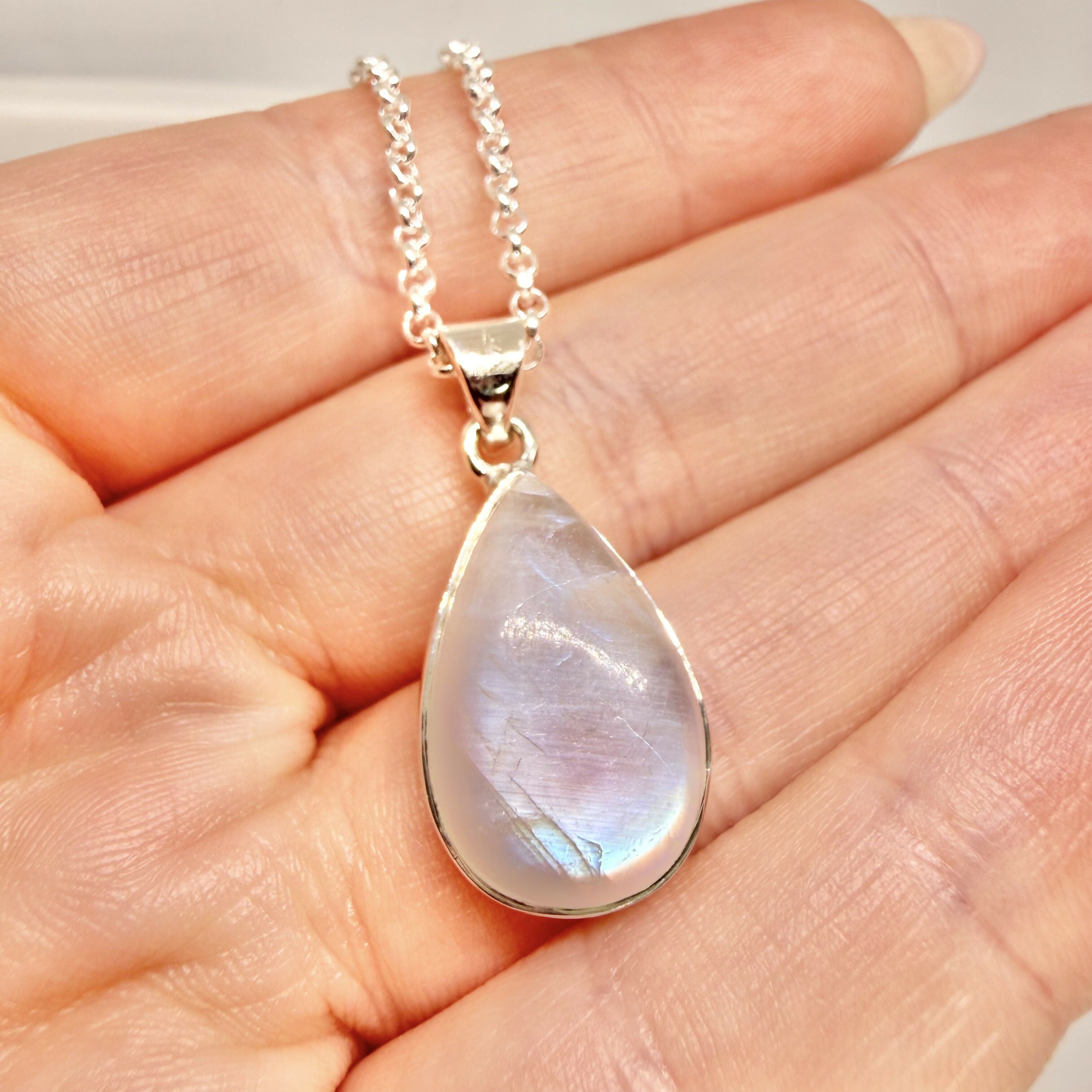 WHITE MOONSTONE NECKLACE