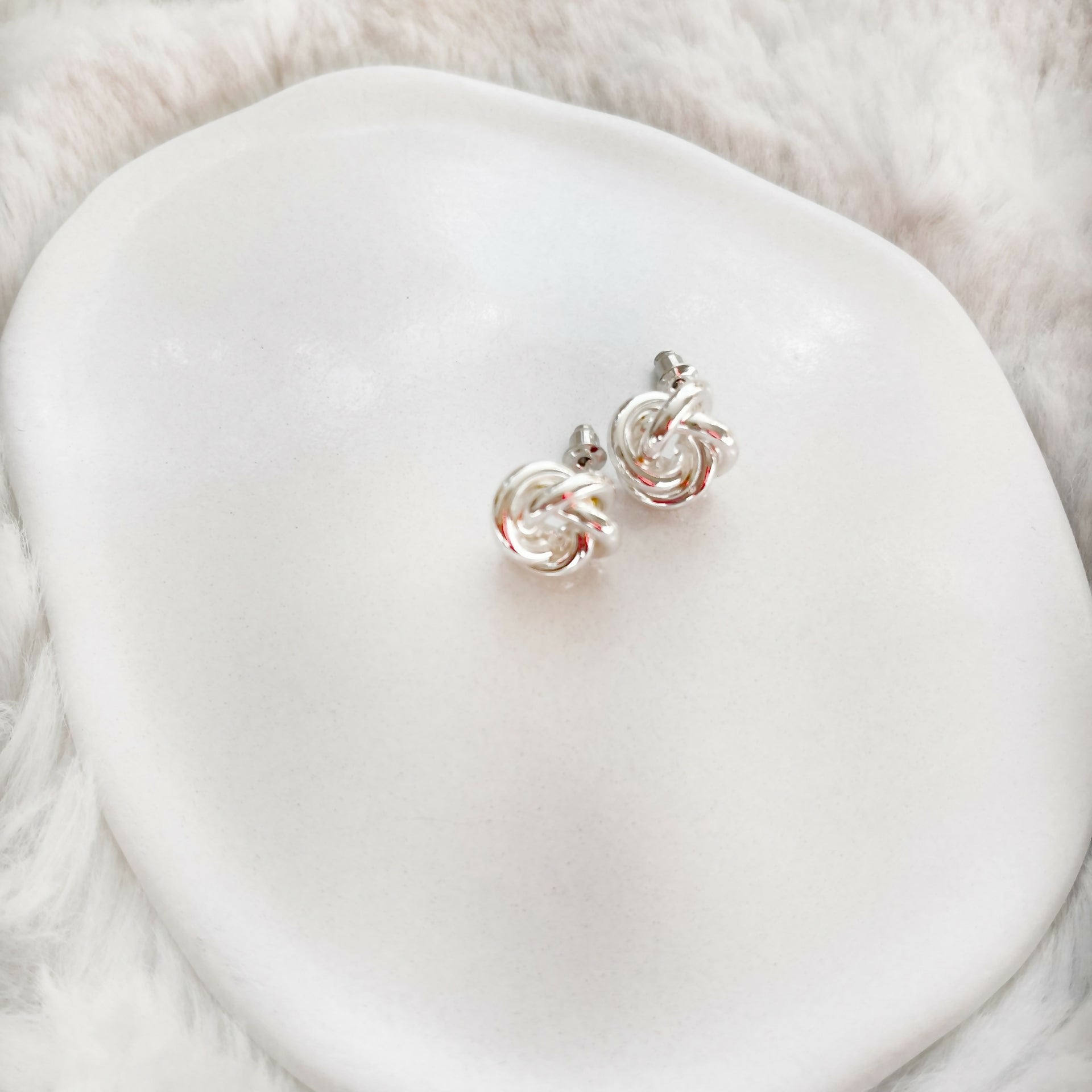 knot stud silver