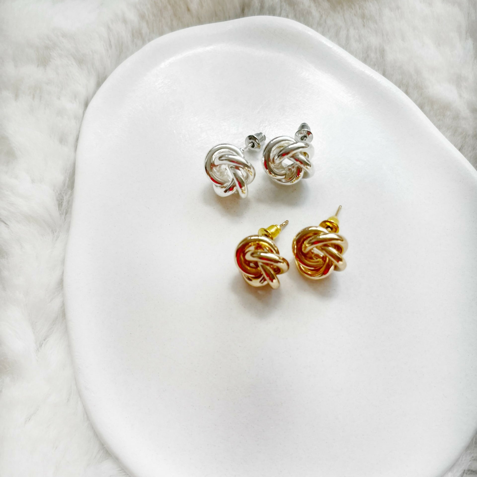 knot stud both