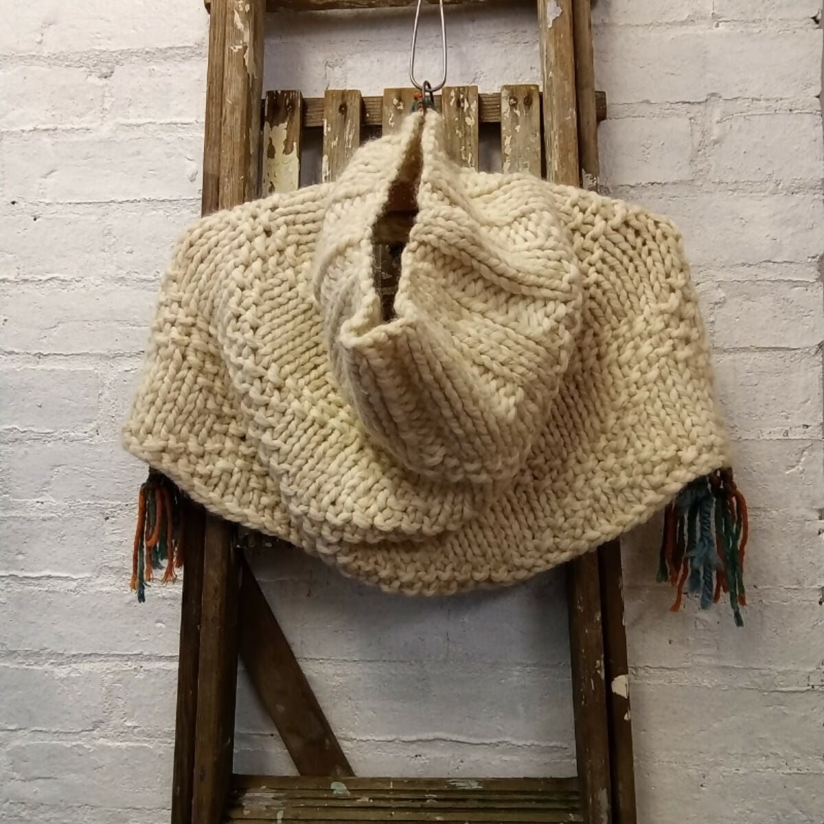 PEOKO HAND KNITTED NECK WARMER