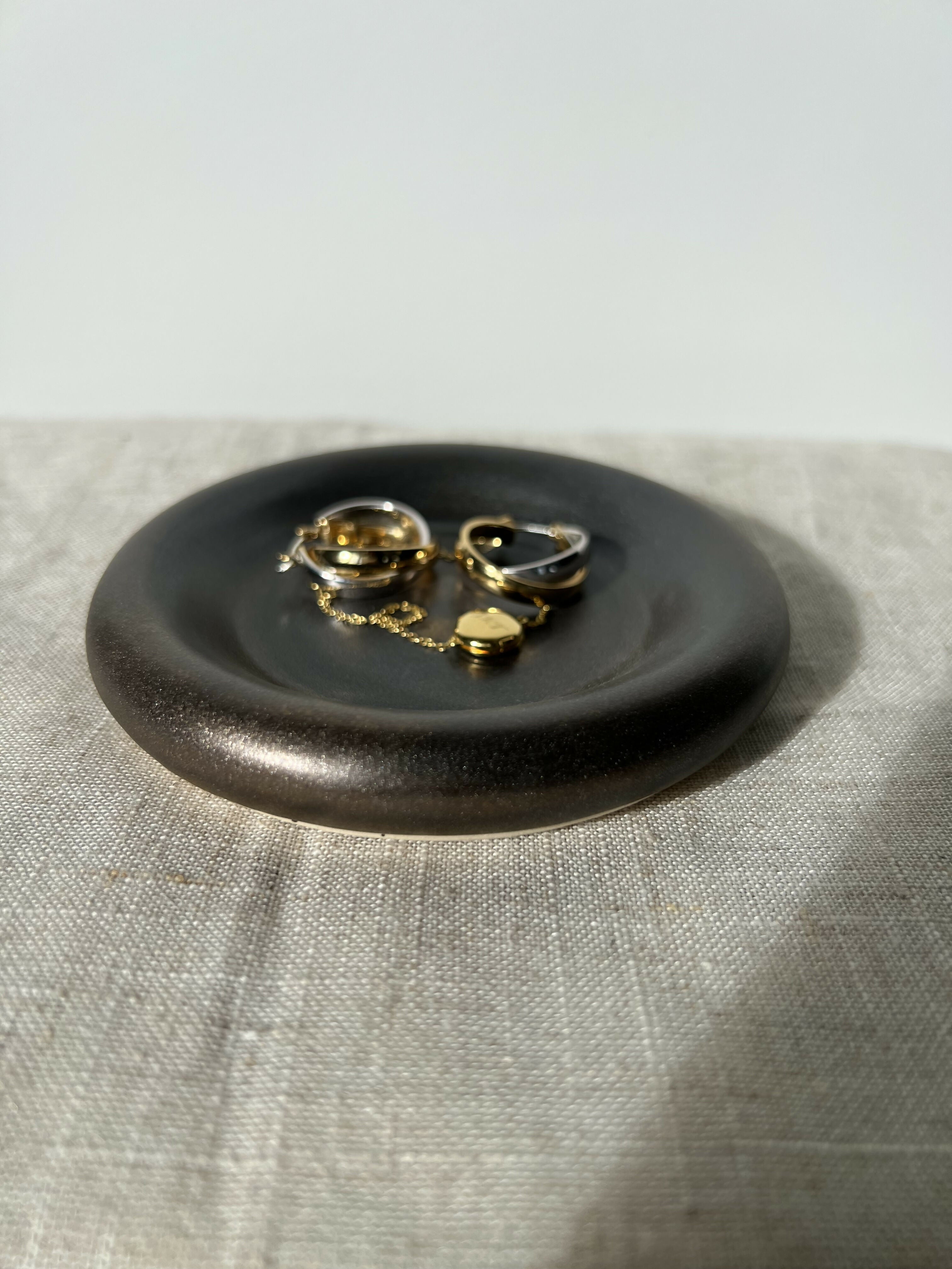 SET OF JEWELLERY DISHES