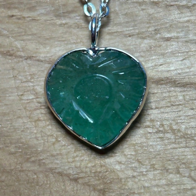 Lovely Carved Green Strawberry Quartz Pendant Necklace