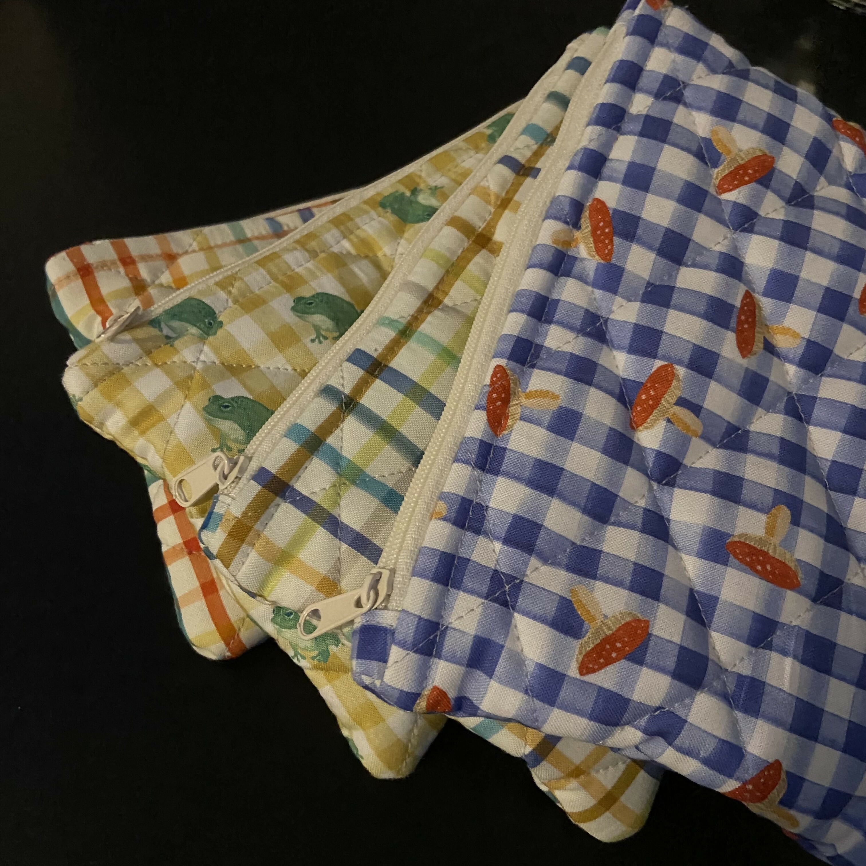 Picnic Medium Zipper Pouch