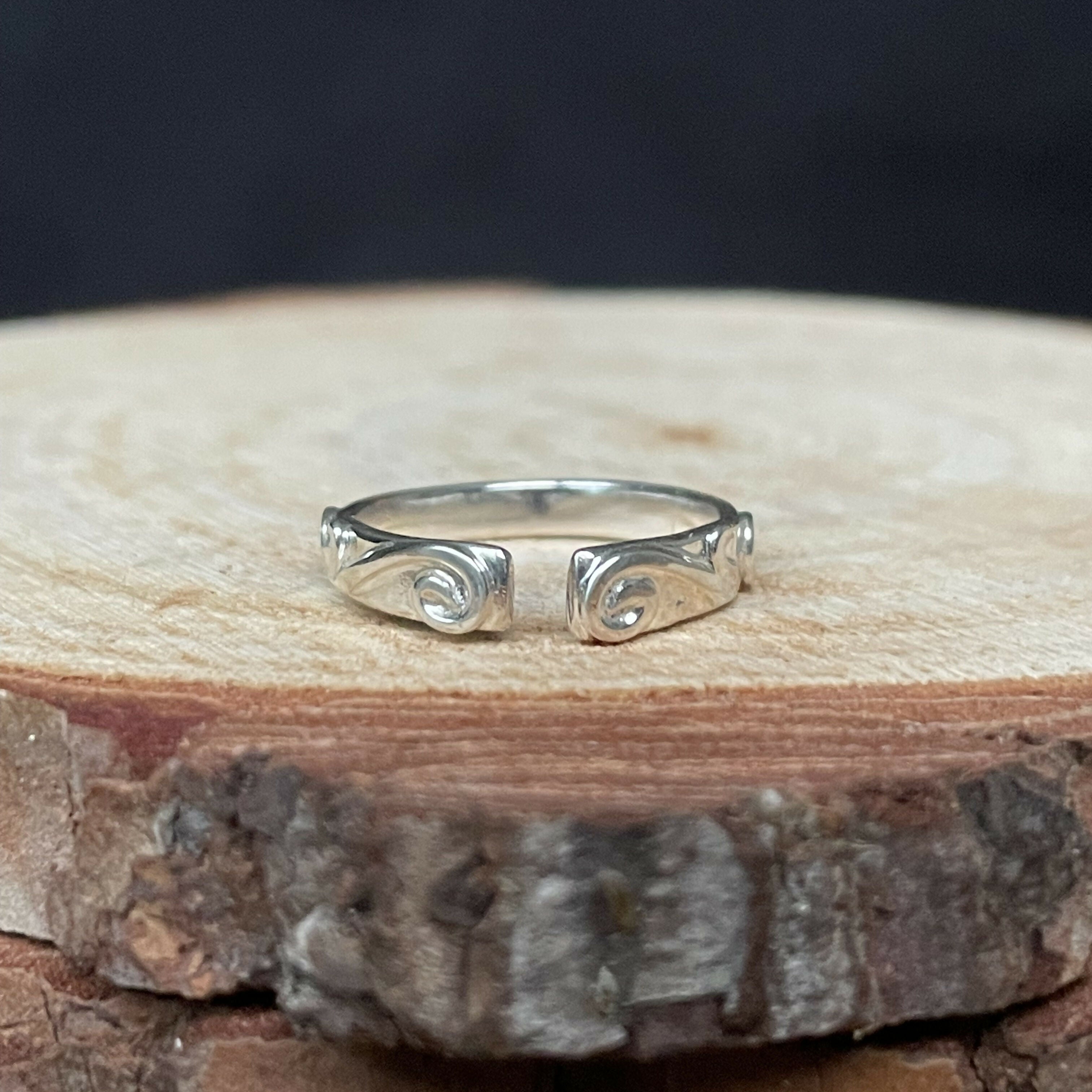 Sterling Silver Open Ring with Filigree Details (Size J)