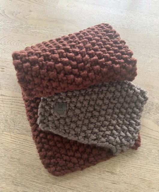 MID-LENGTH COSY CHUNKY 2-COLOUR SCARF - MAHOGANY & FAWN