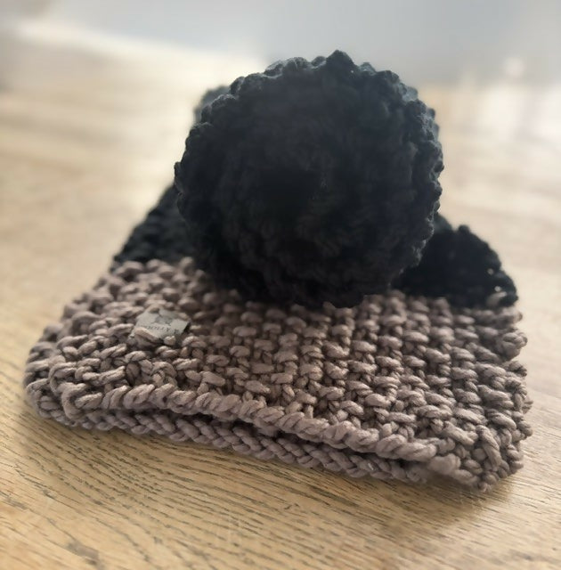 COZY & CHUNKY 2-COLOUR SCARF - BLACK & FAWN - MID LENGTH
