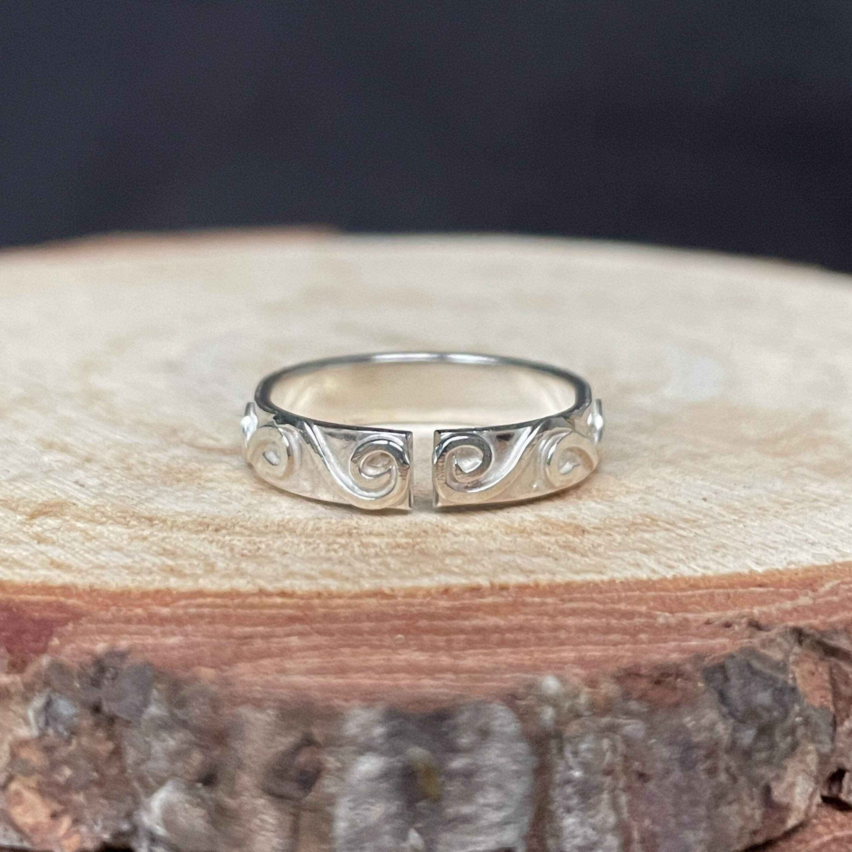 Sterling Silver Open Ring with Filigree Details (Size N)