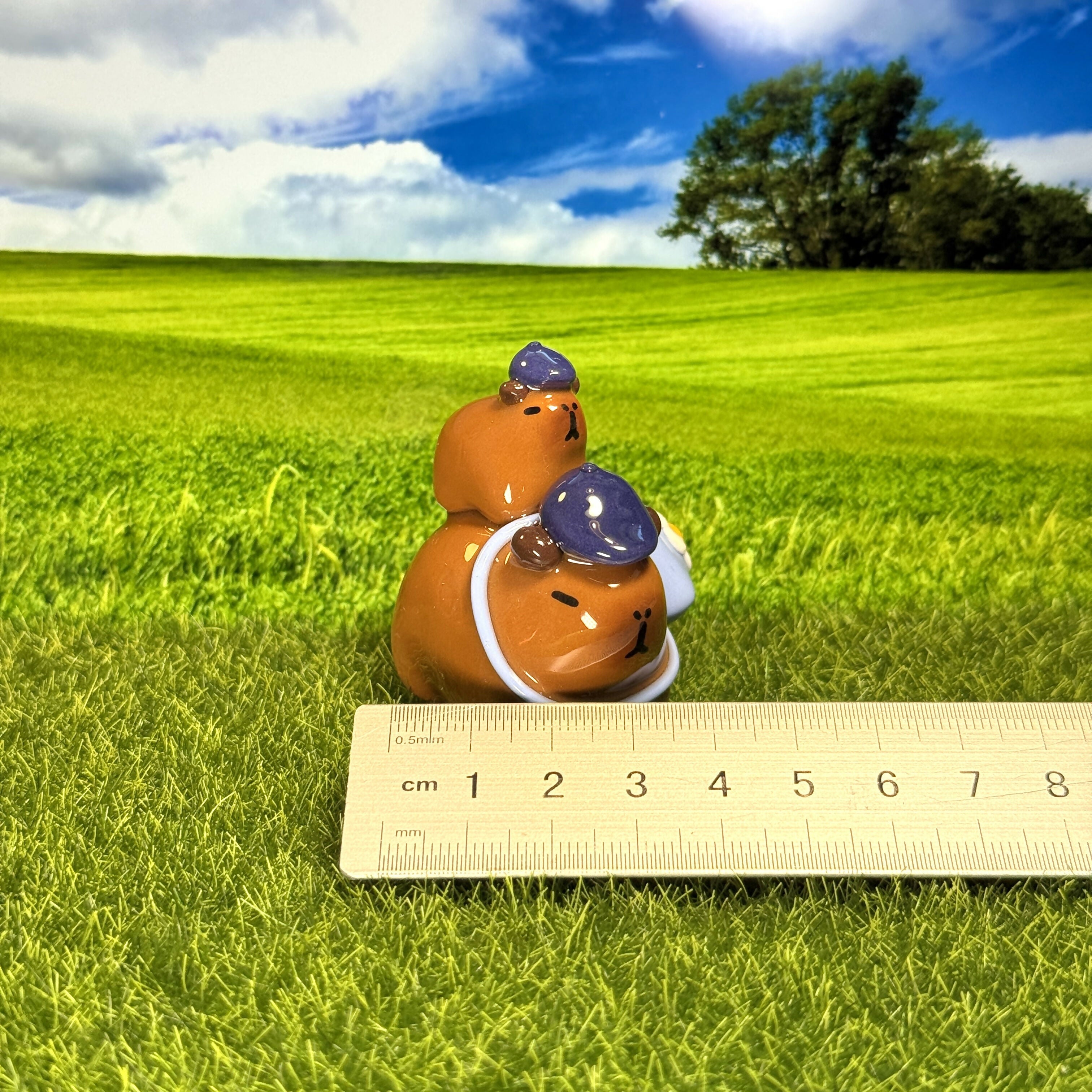Sassy Capybara Duo With Flower Bag Figure