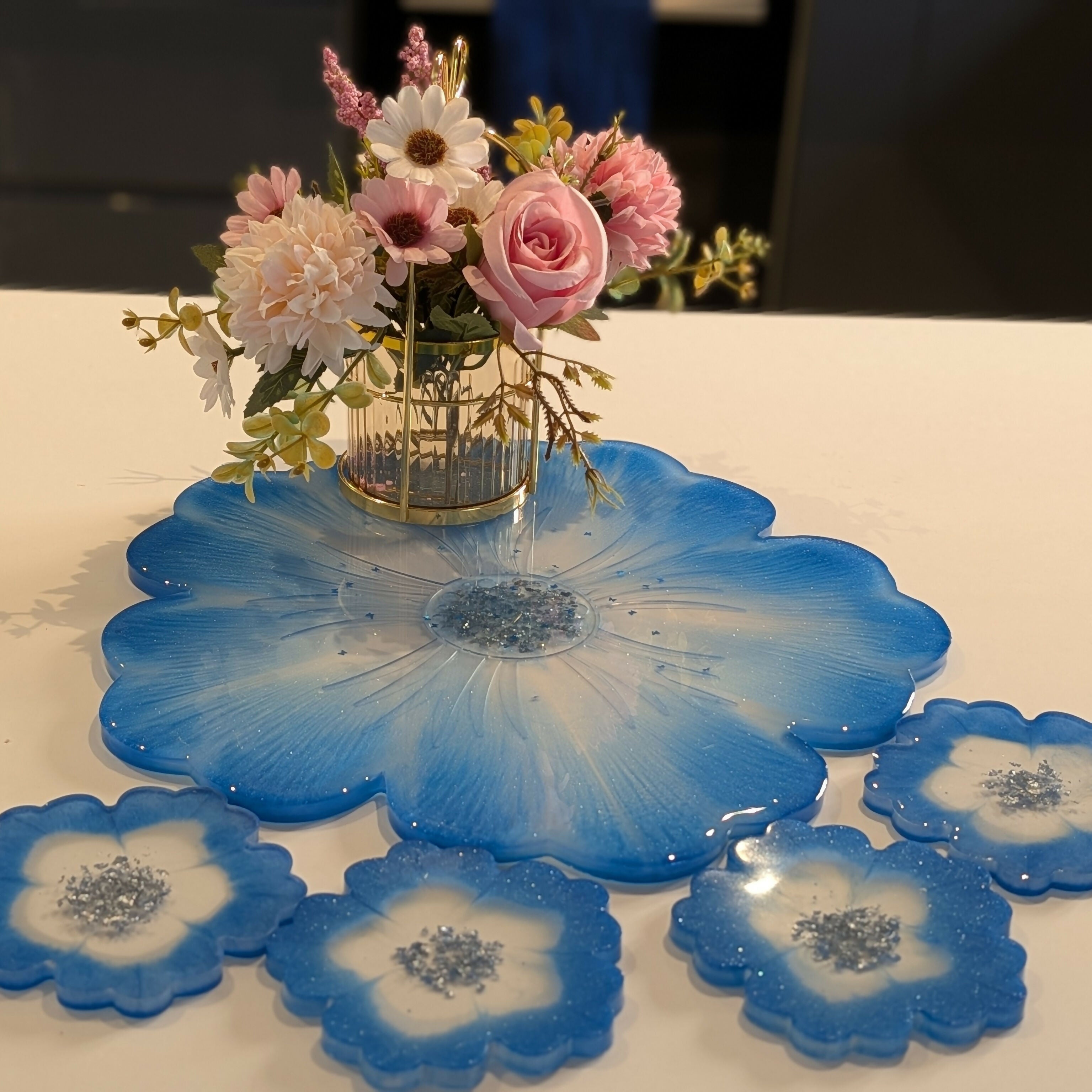 DAZZLING BLUE FLOWER HANDMADE TRAY AND COASTERS SET