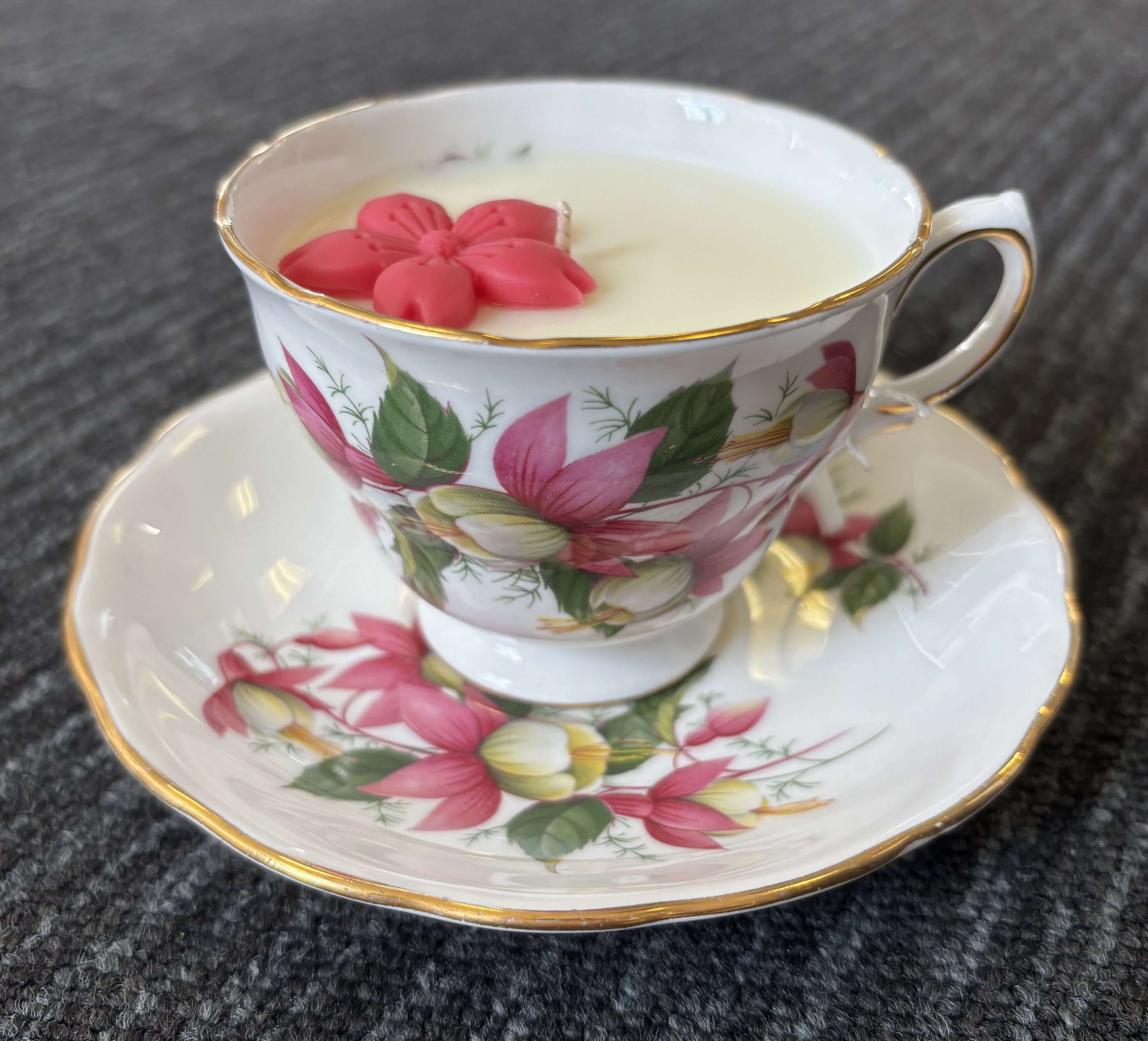 Vintage Teacup Candle - Rhubarb and Custard