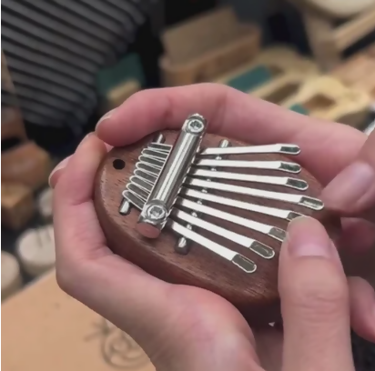 Wooden Thumb Piano Kalimba - Keep Smiling (Girl)